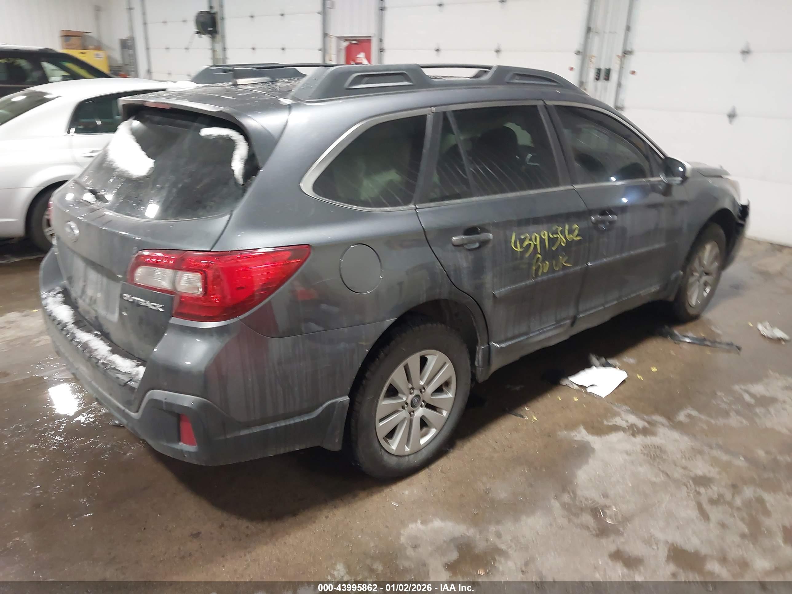 SUBARU OUTBACK image 4