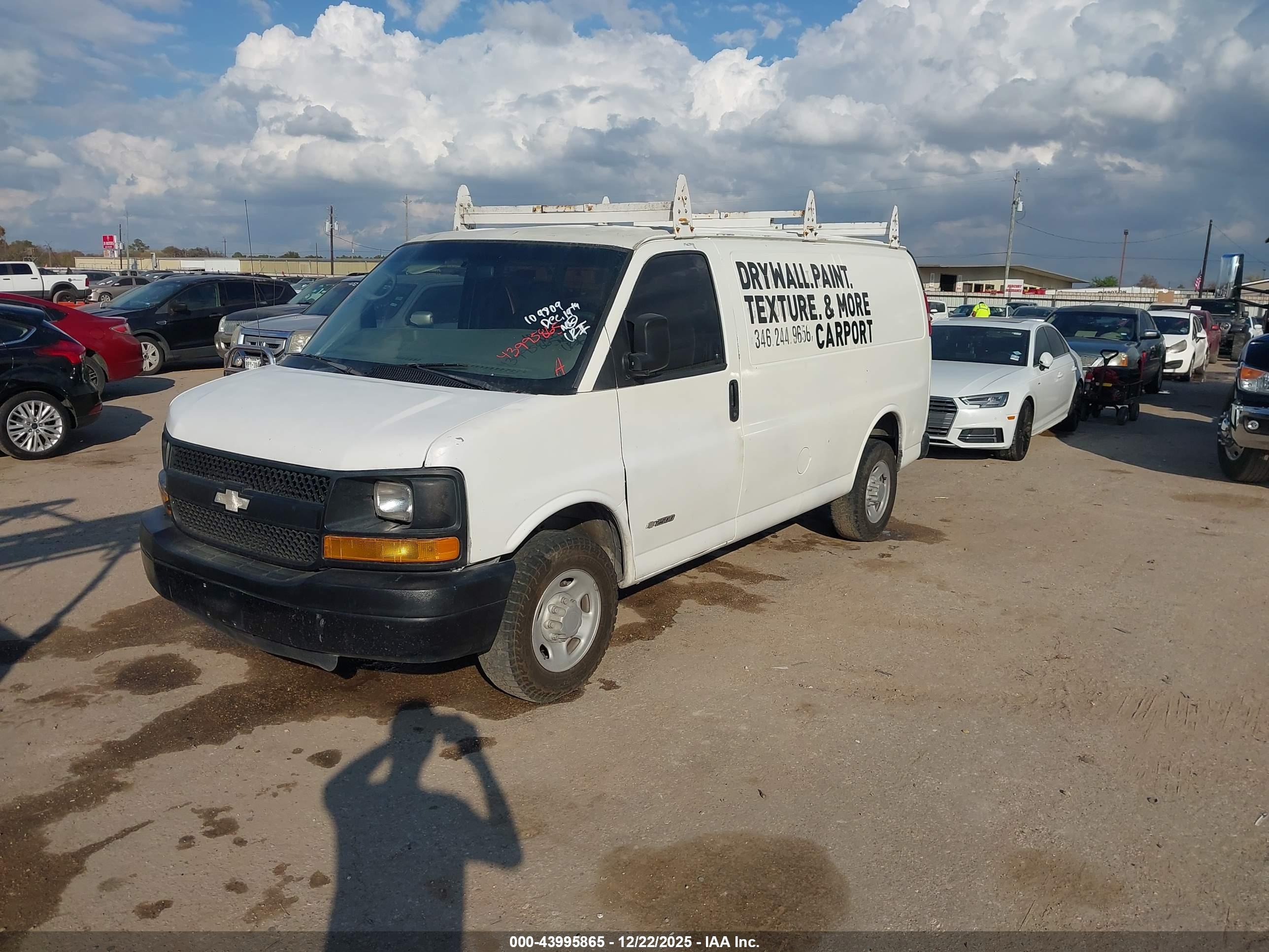 CHEVROLET EXPRESS image 2