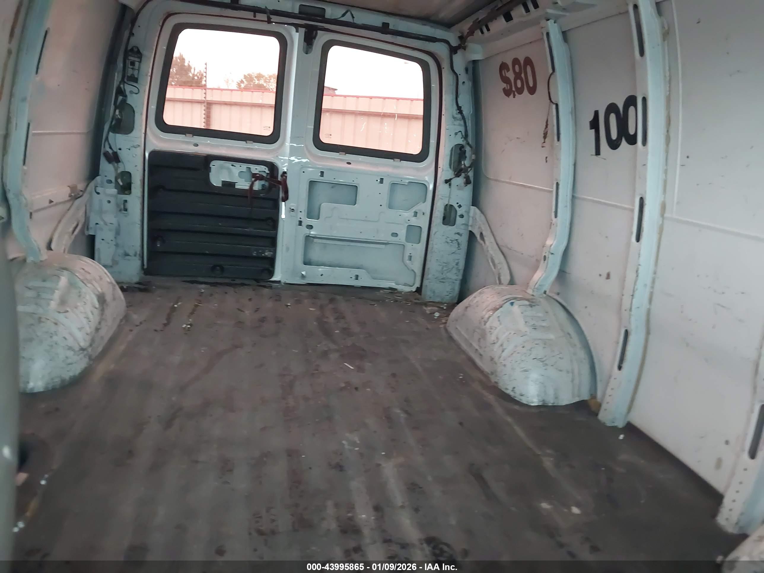 CHEVROLET EXPRESS image 8