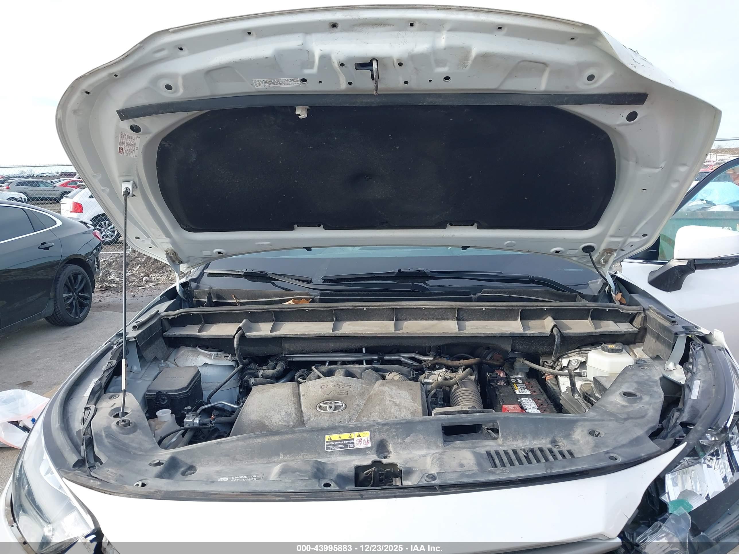 TOYOTA HIGHLANDER image 10