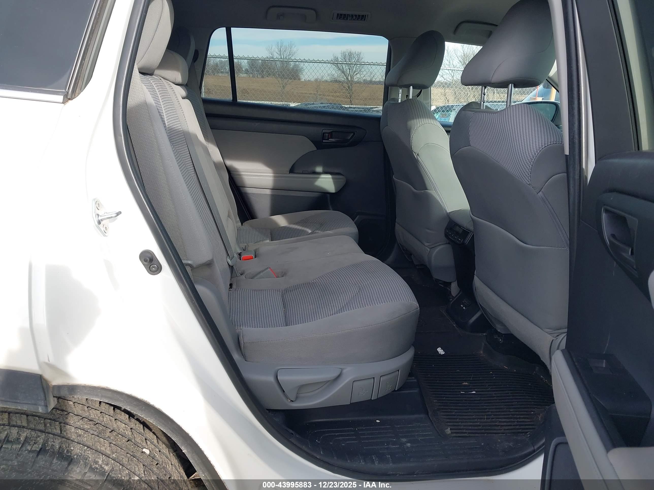 TOYOTA HIGHLANDER image 8