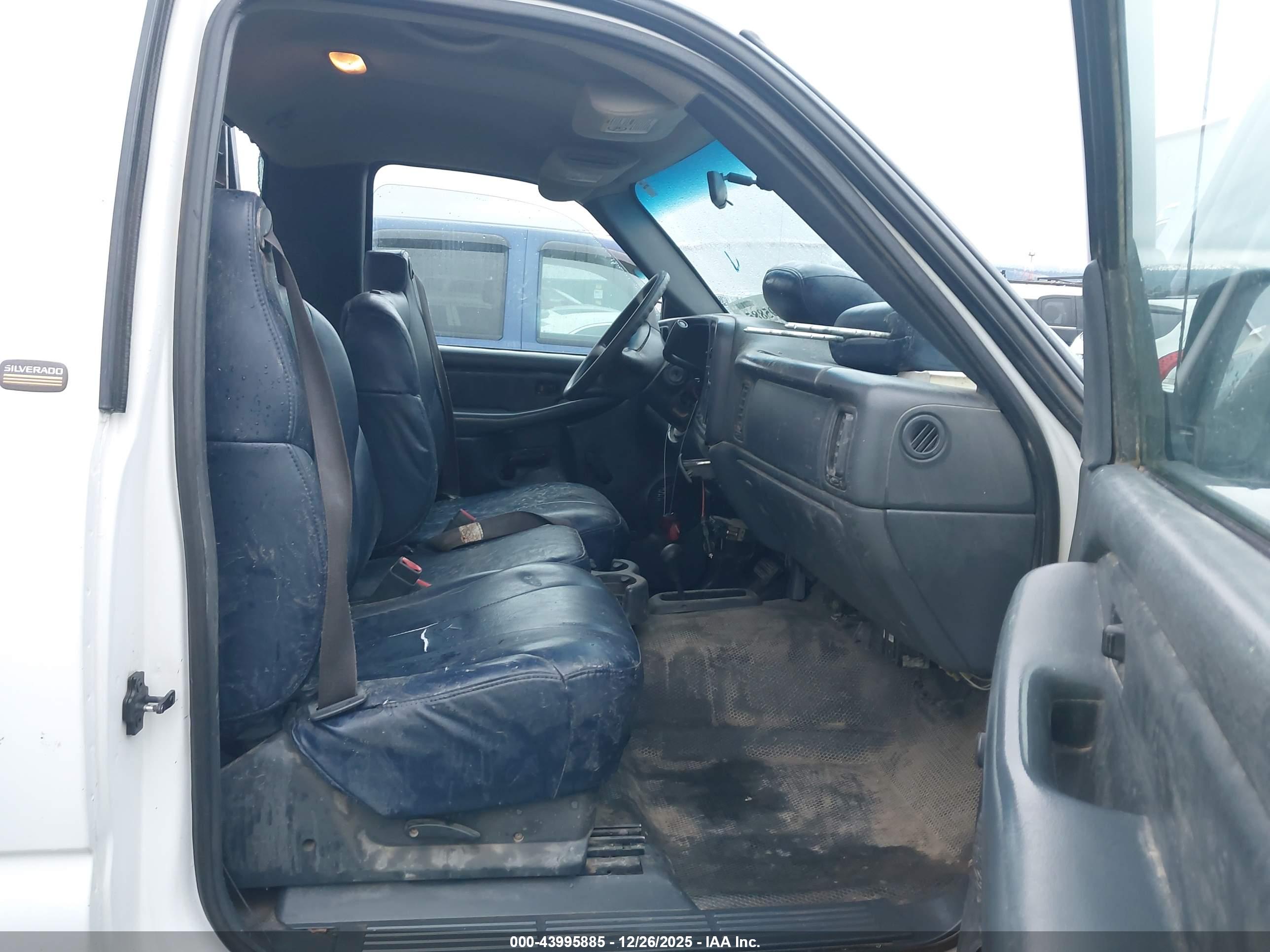 CHEVROLET SILVERADO image 5