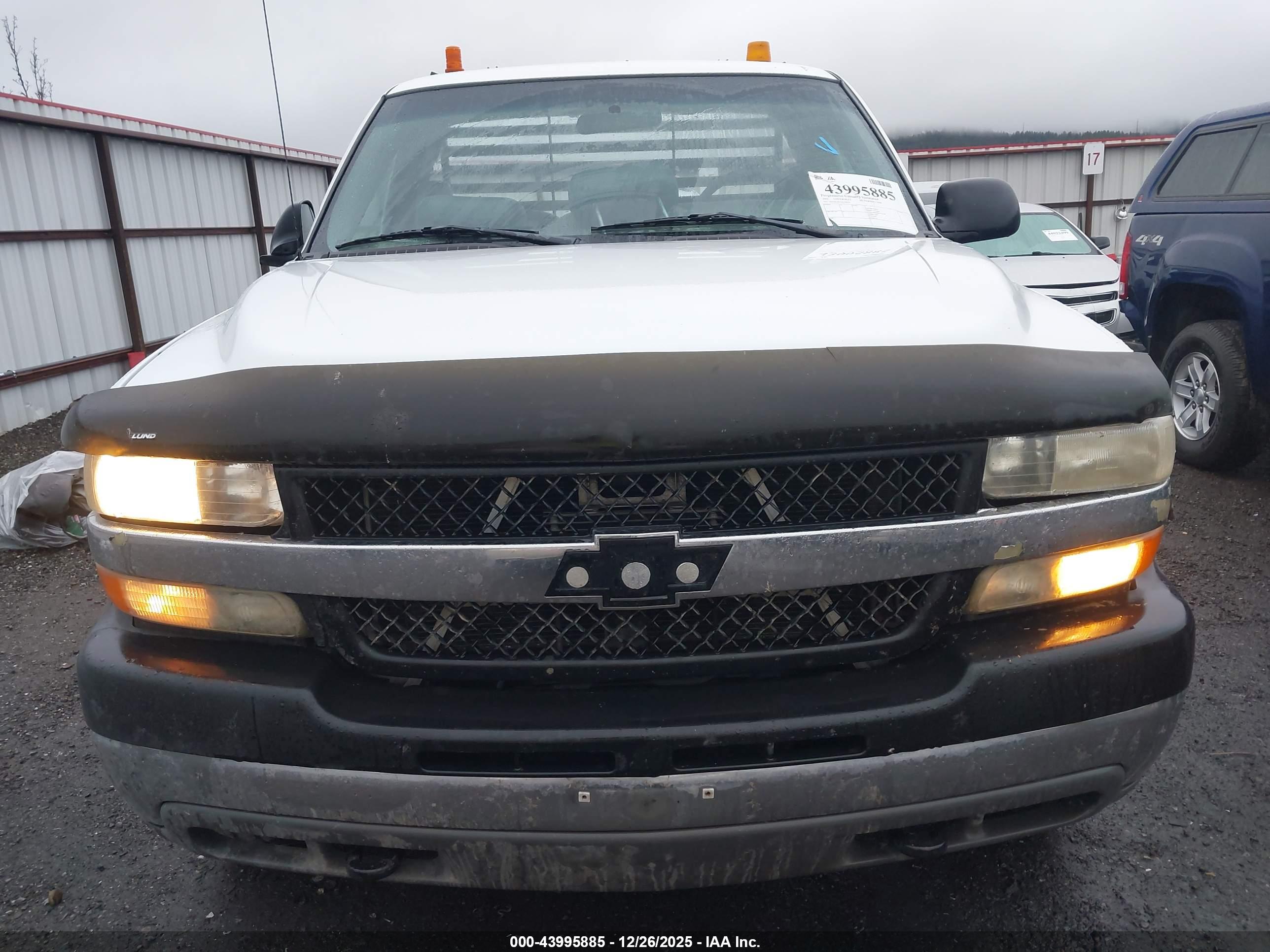 CHEVROLET SILVERADO image 6