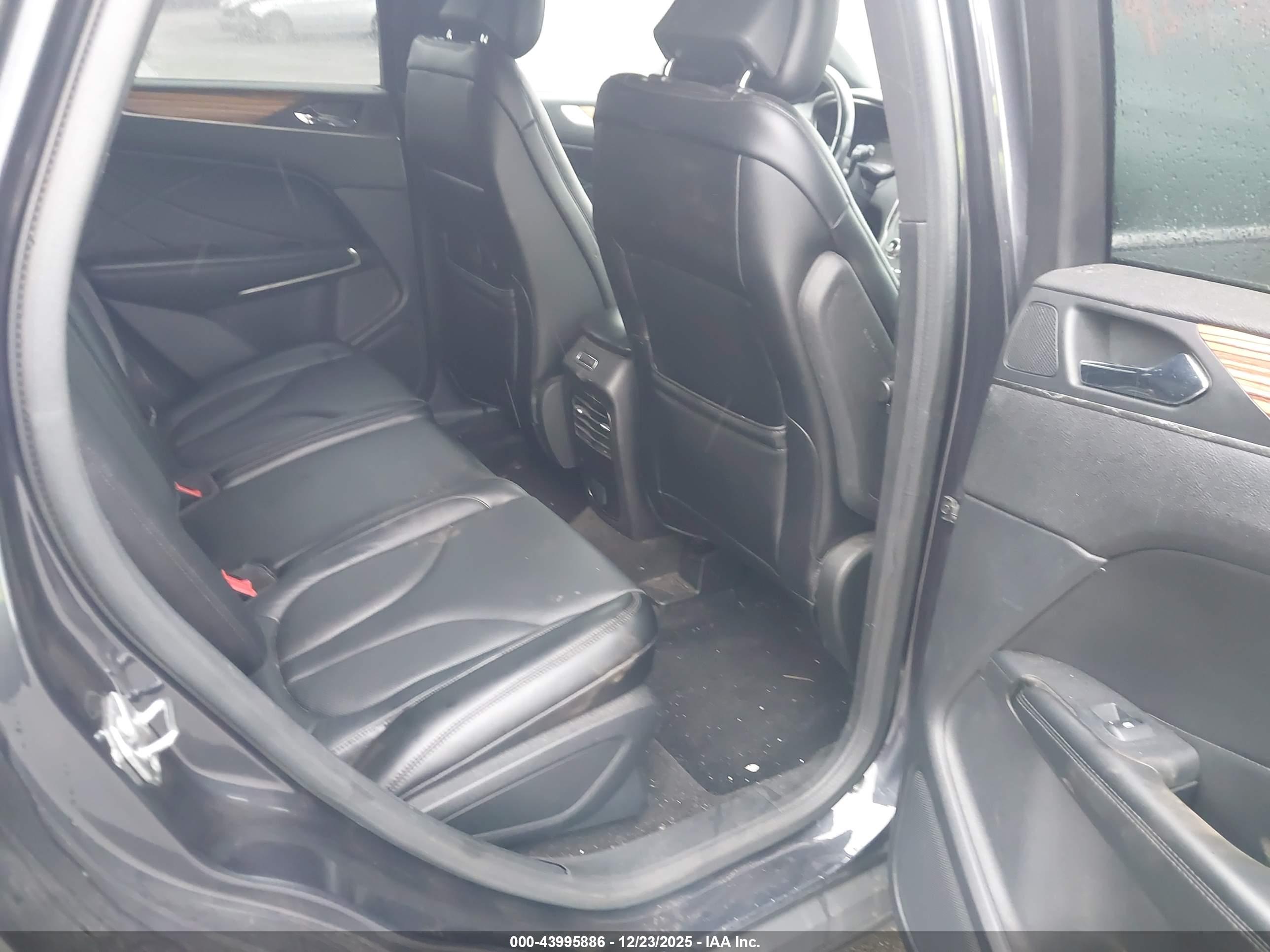 LINCOLN MKC image 8