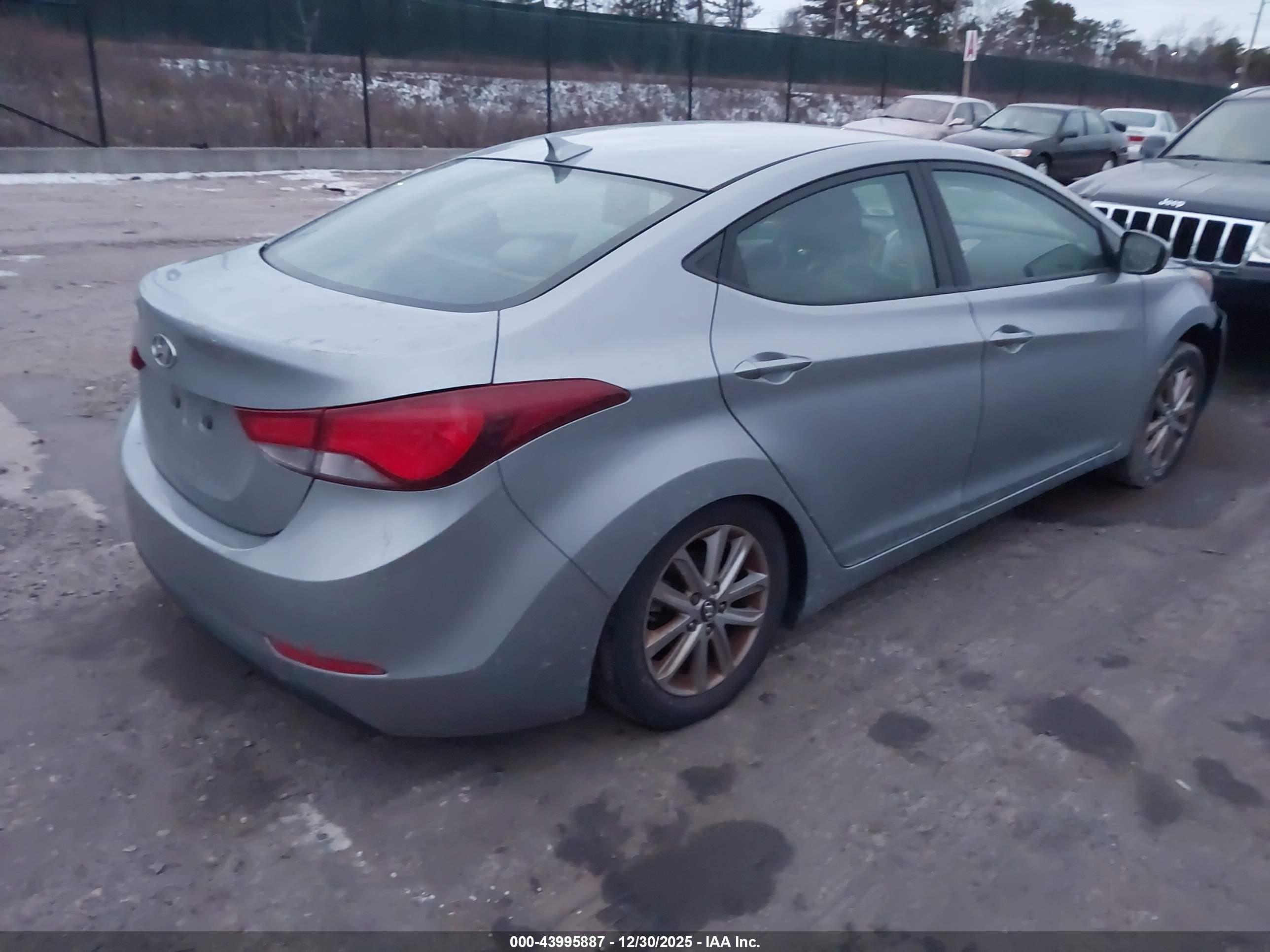 HYUNDAI ELANTRA image 4