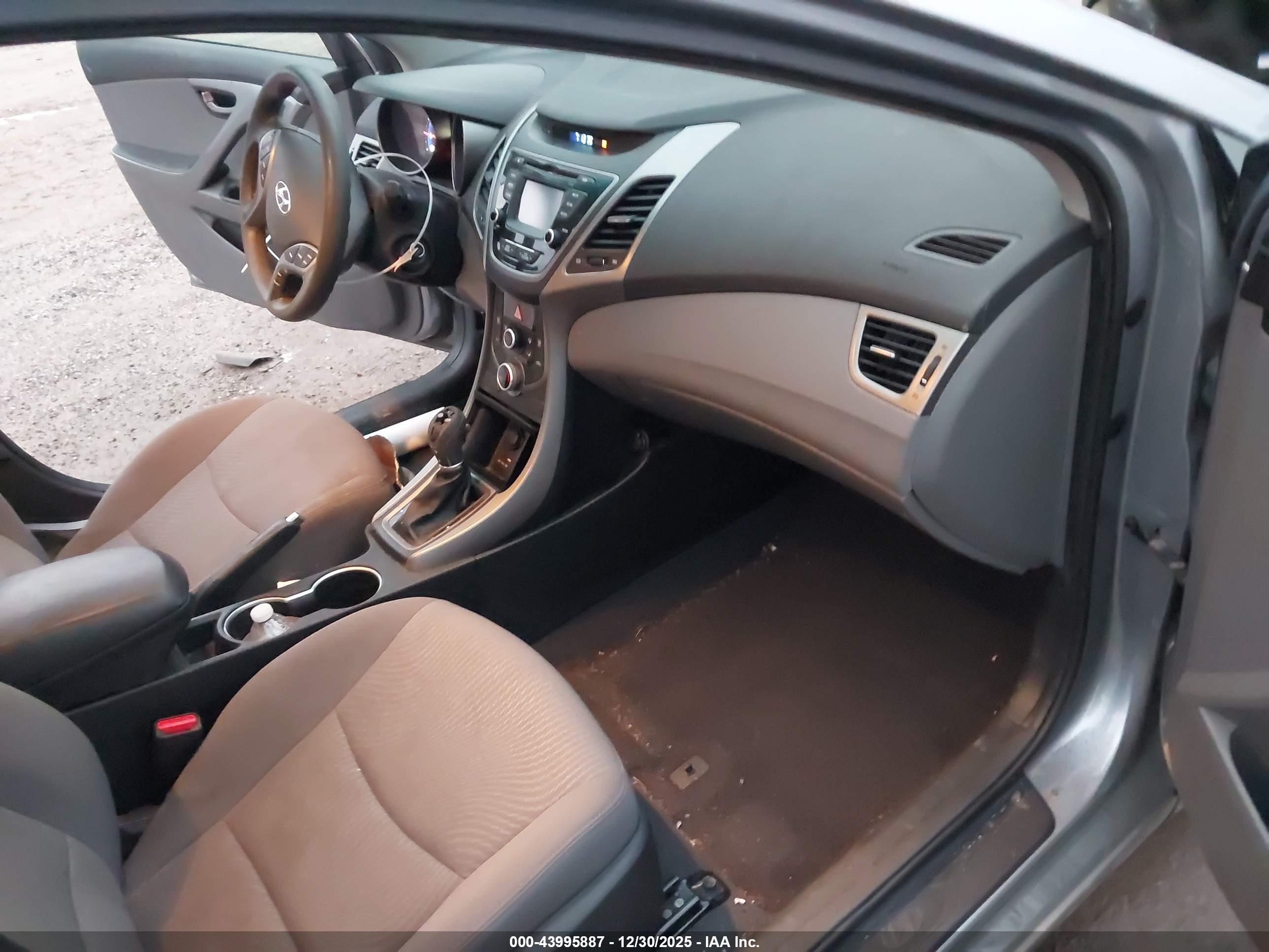 HYUNDAI ELANTRA image 5