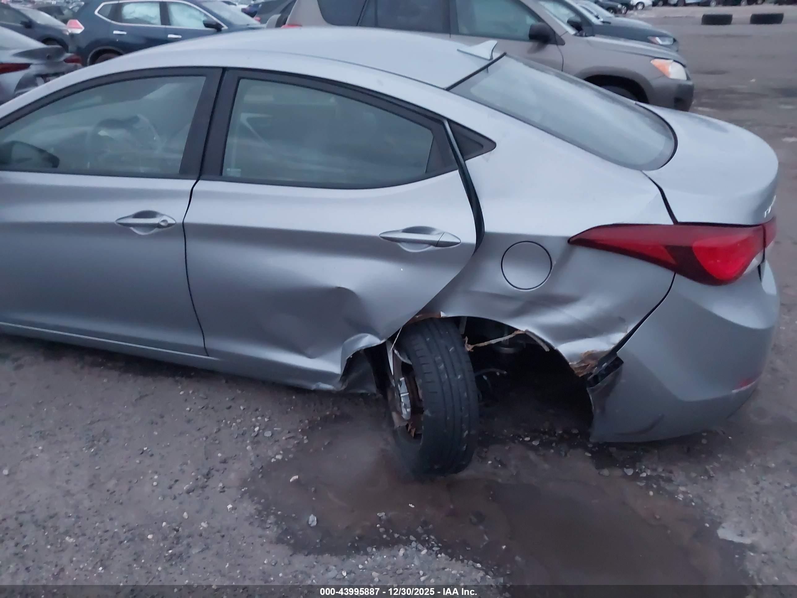HYUNDAI ELANTRA image 6