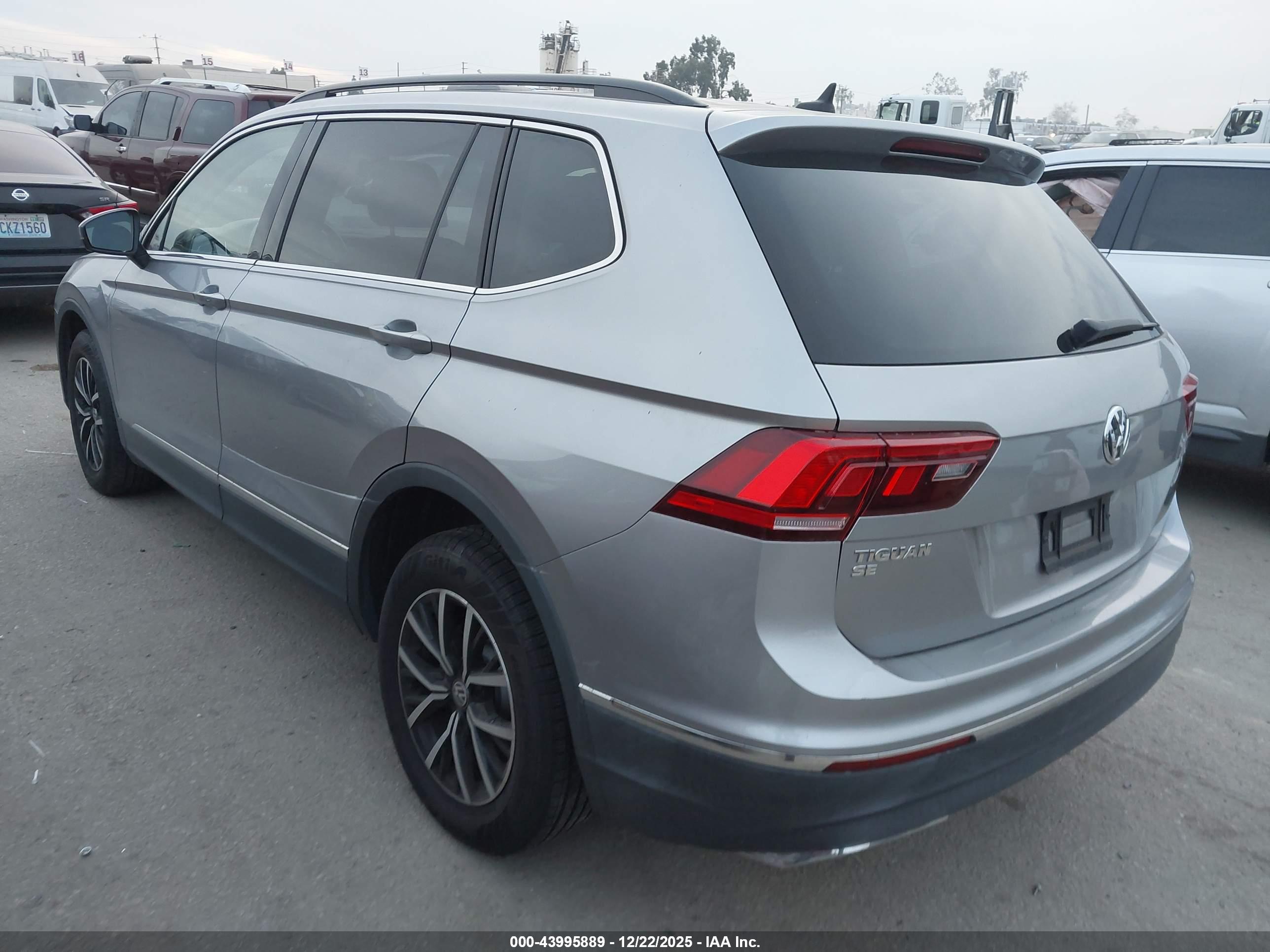 VOLKSWAGEN TIGUAN image 3