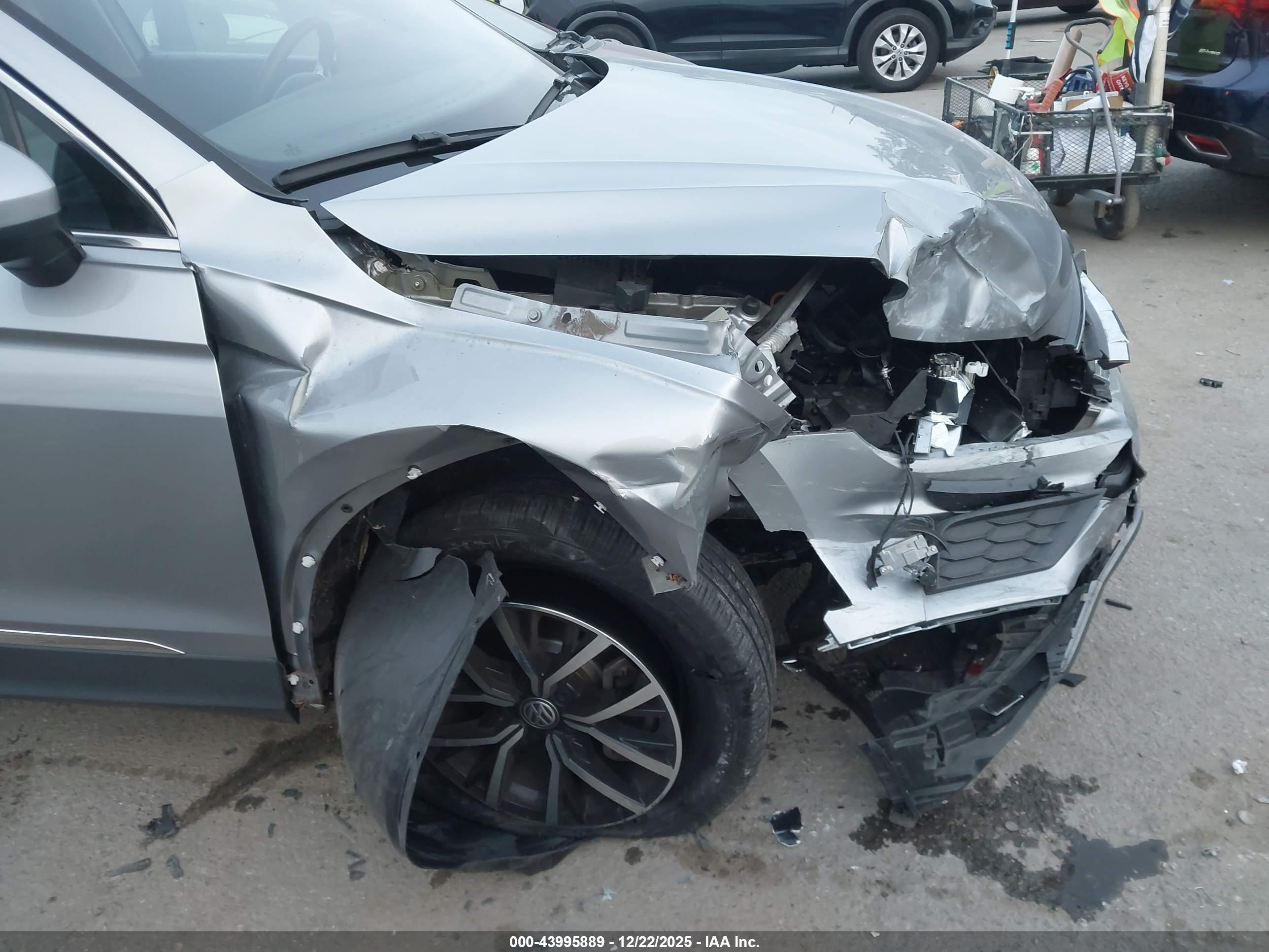 VOLKSWAGEN TIGUAN image 6