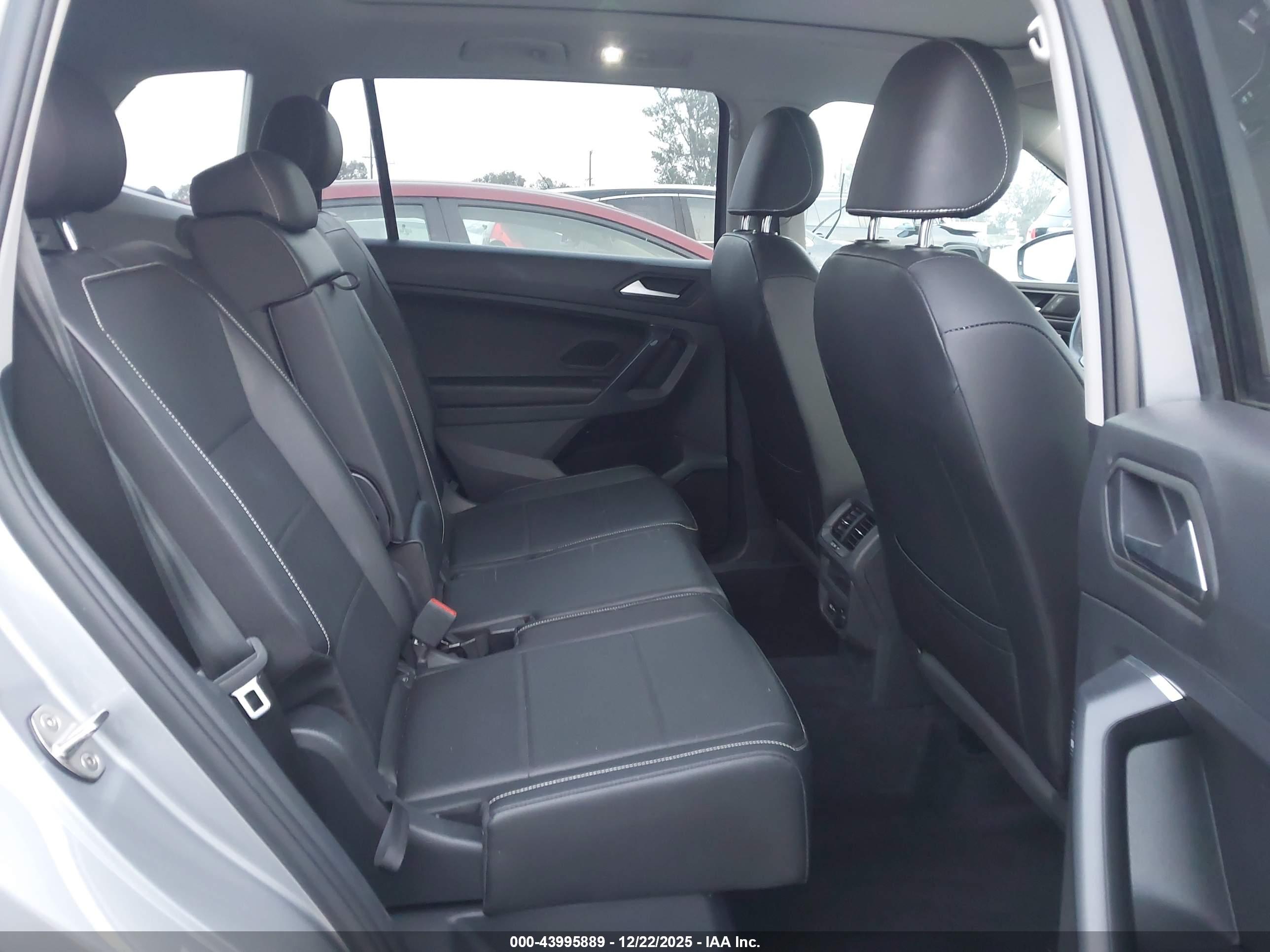 VOLKSWAGEN TIGUAN image 8
