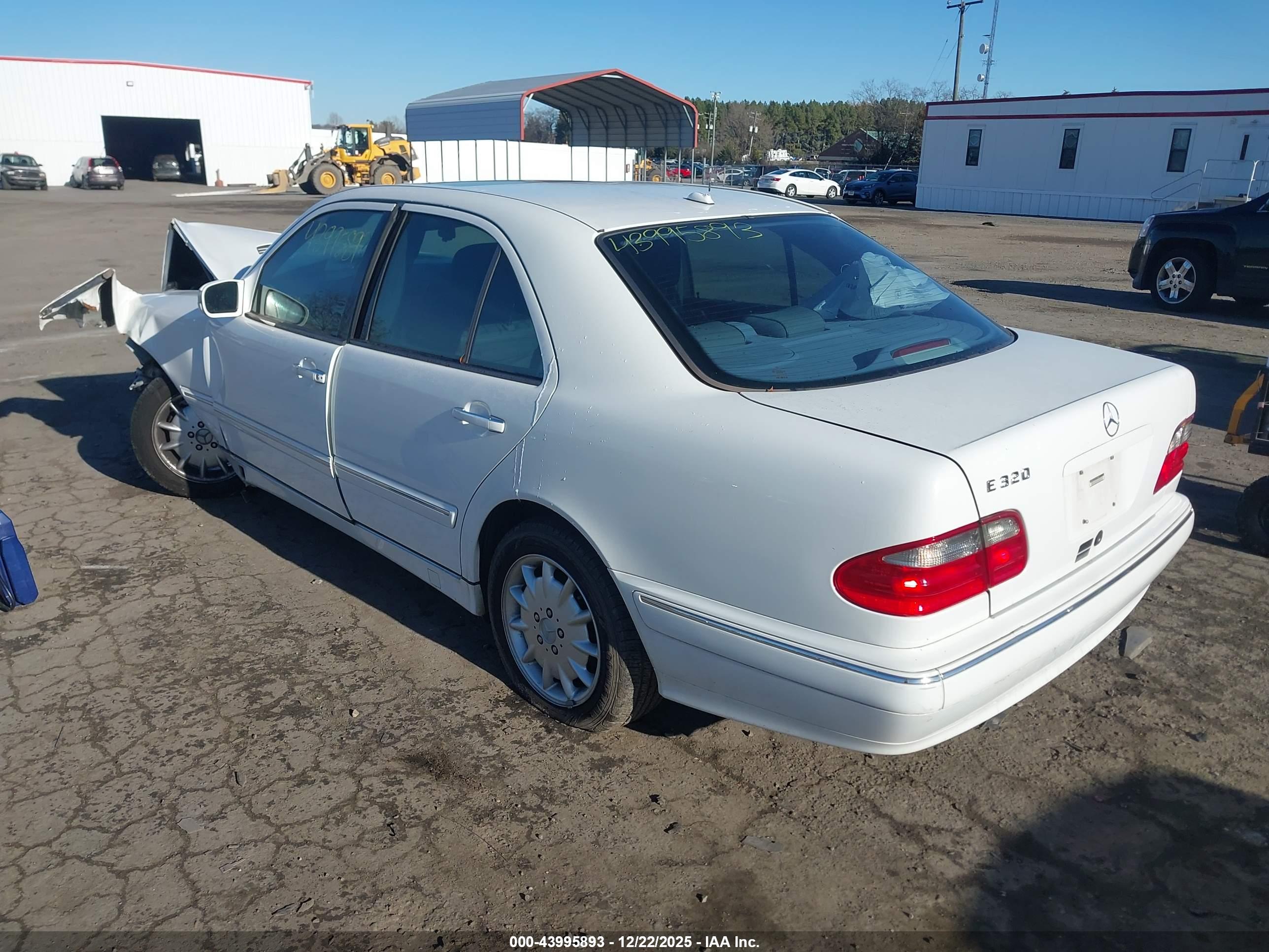 MERCEDES-BENZ E image 3