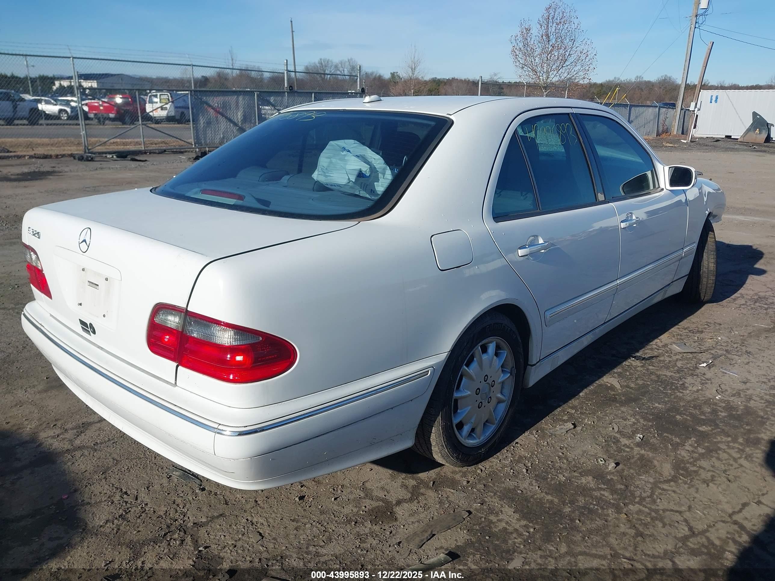 MERCEDES-BENZ E image 4