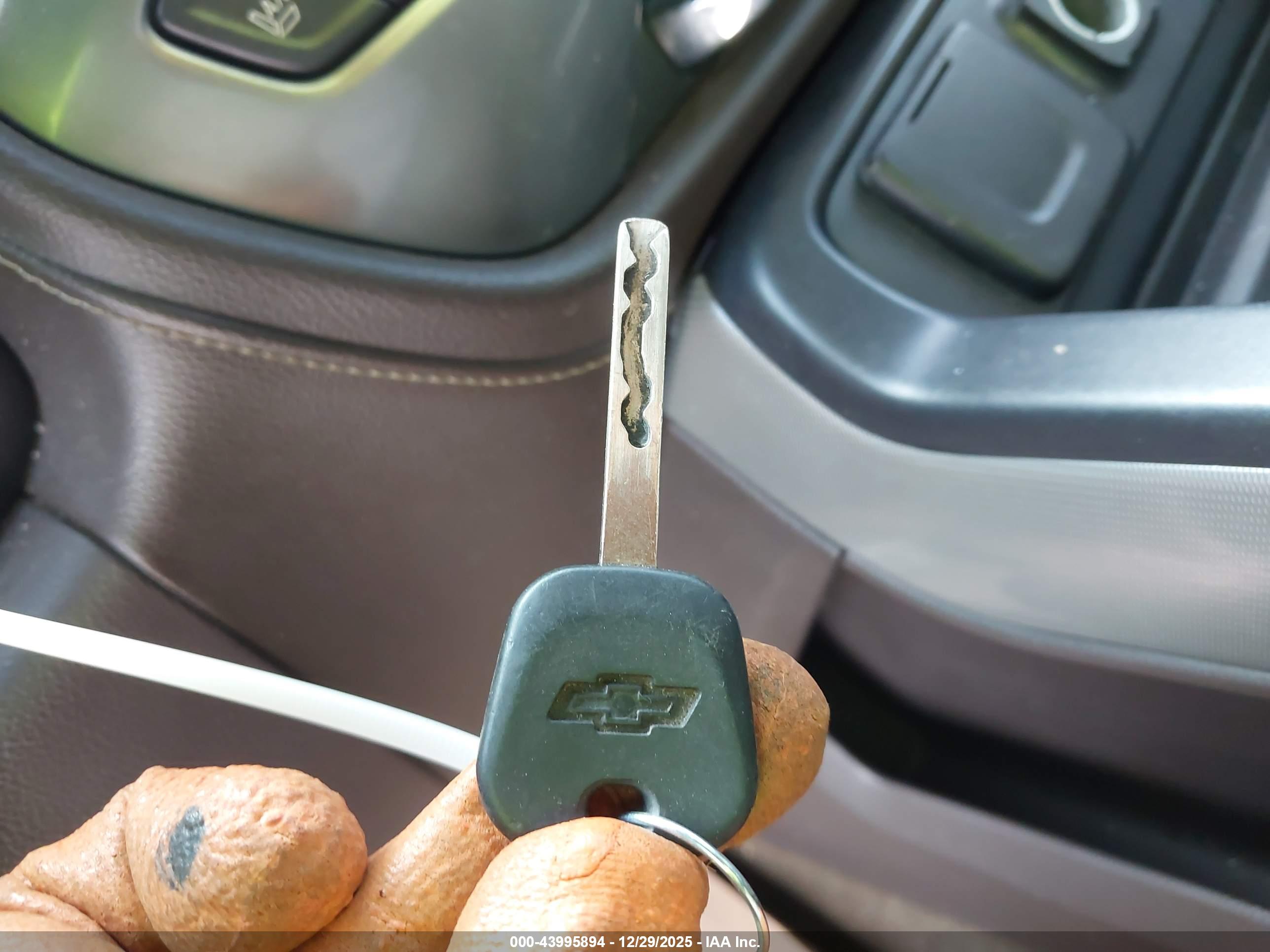 CHEVROLET SILVERADO image 11