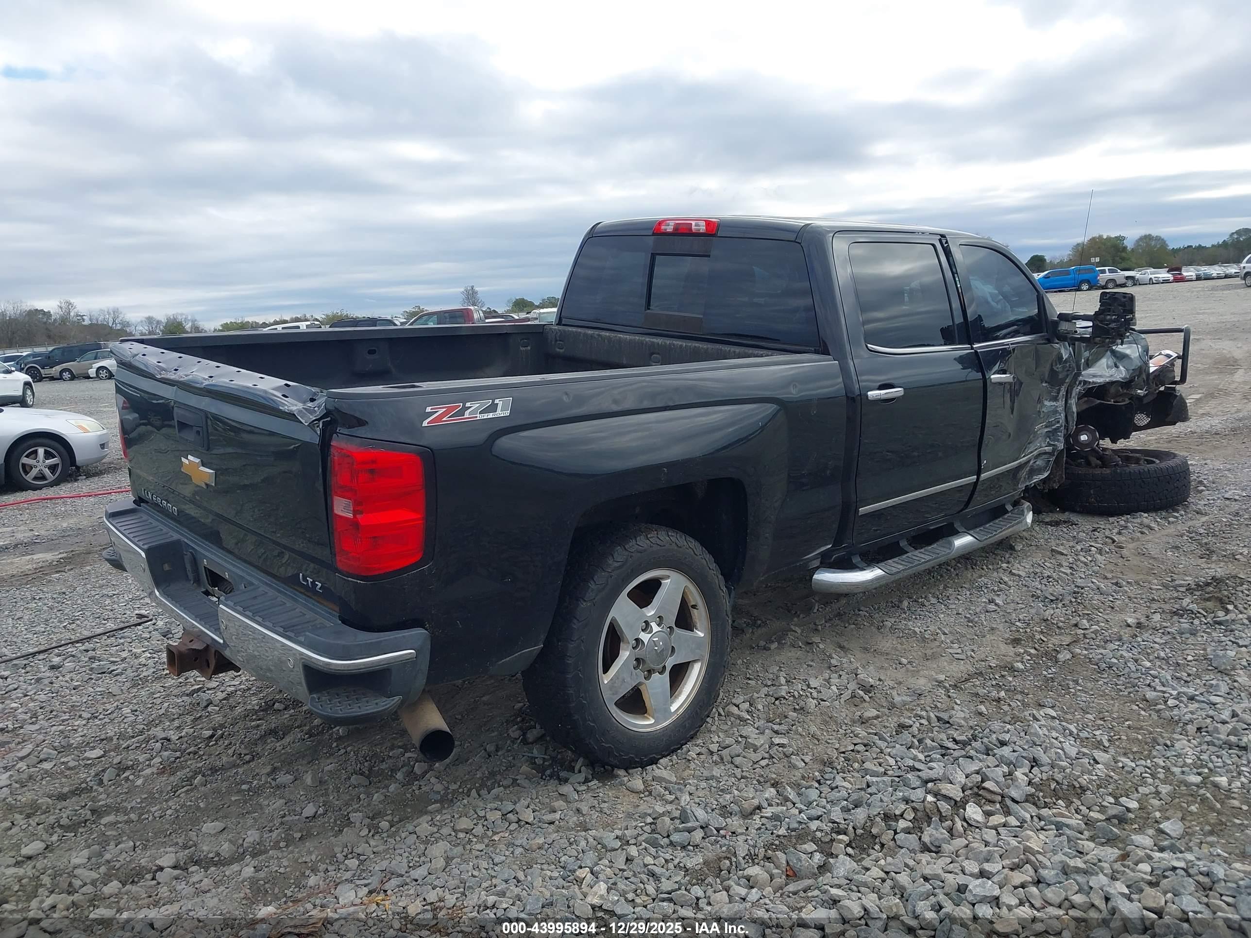 CHEVROLET SILVERADO image 4