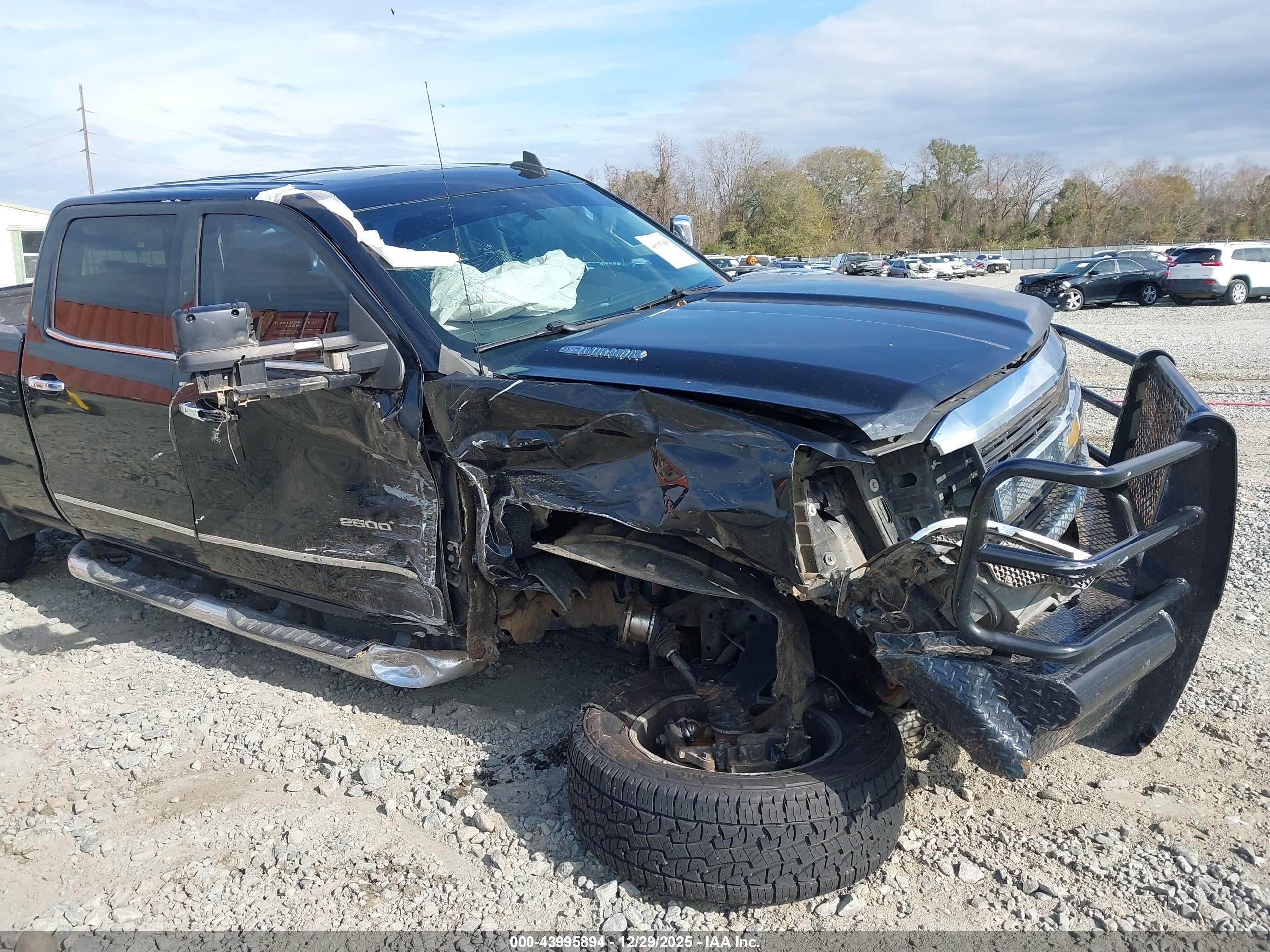 CHEVROLET SILVERADO image 6