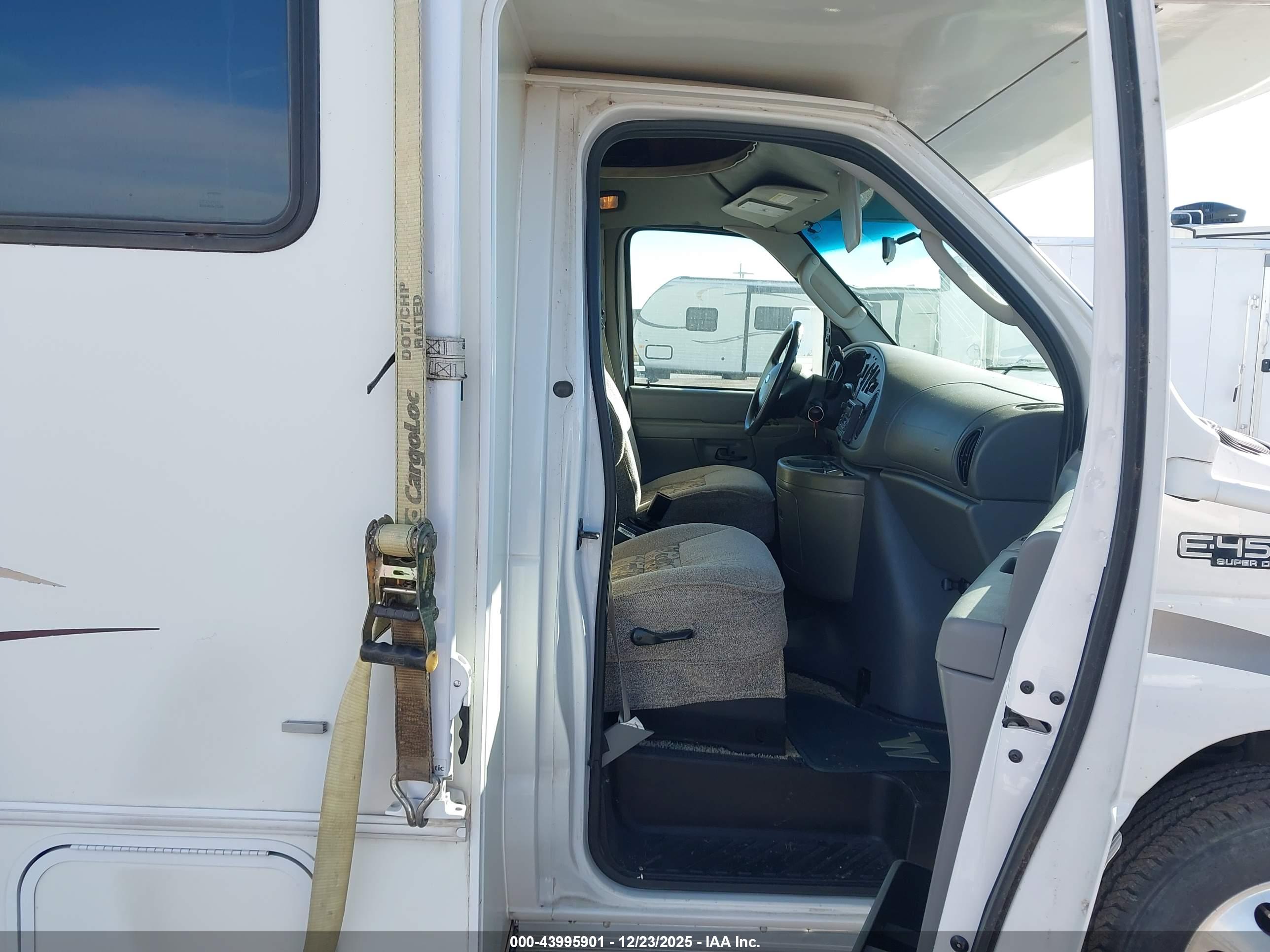WINNEBAGO E-450 image 8