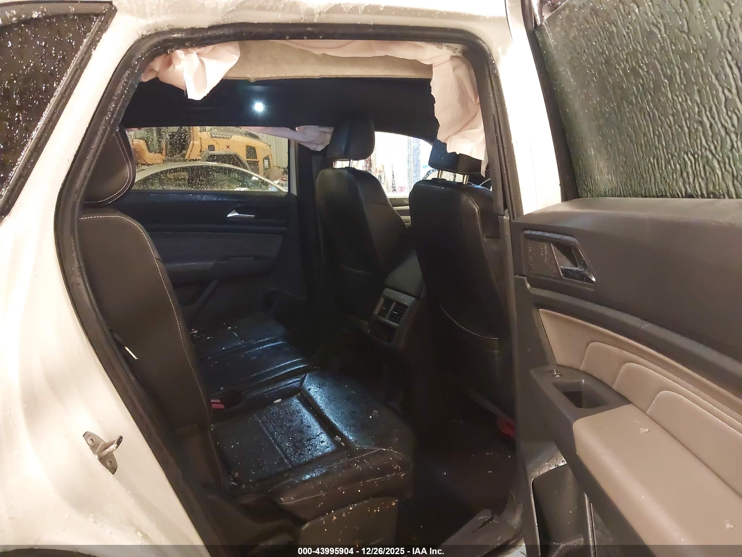 VOLKSWAGEN ATLAS image 8