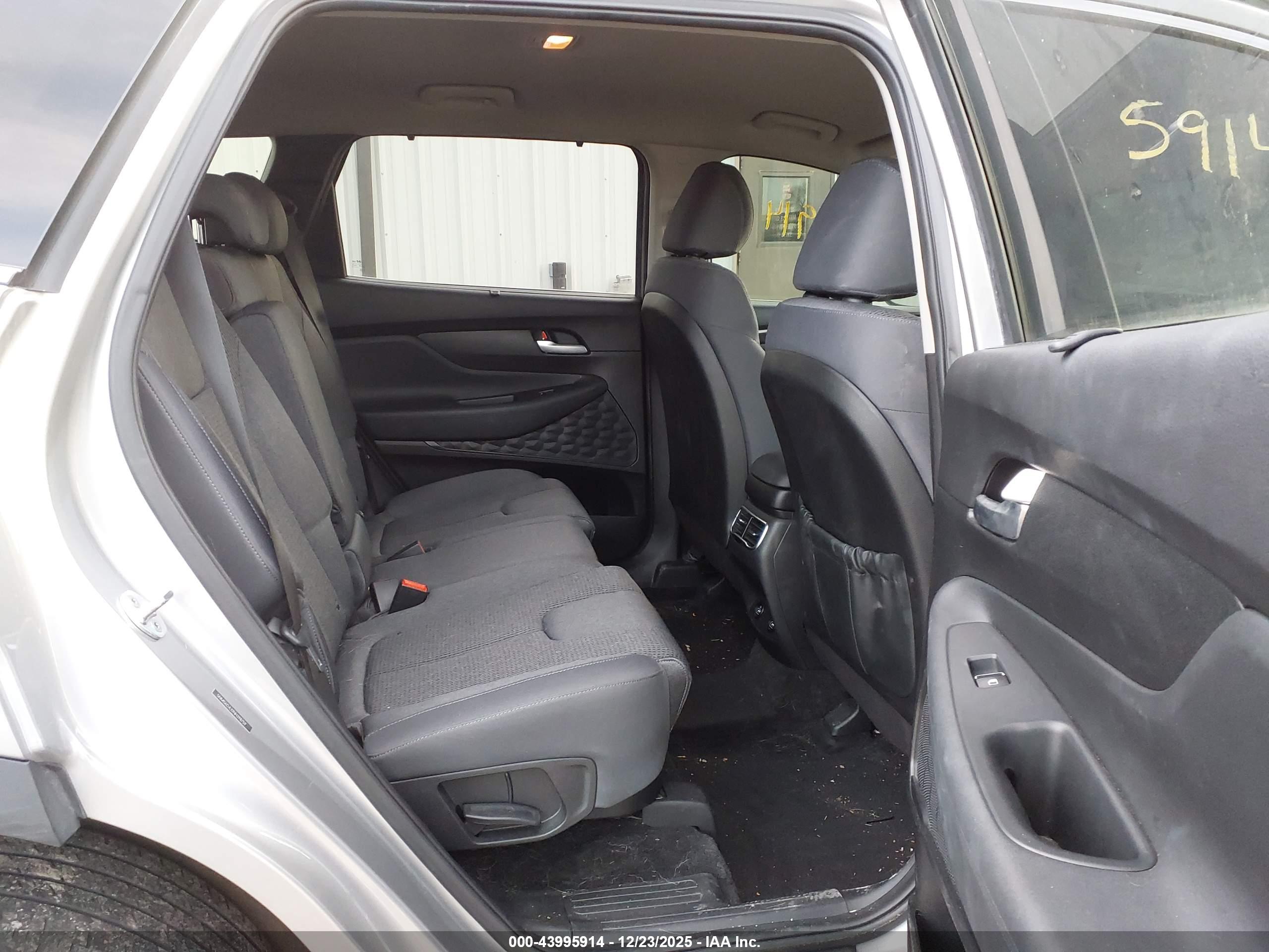 HYUNDAI SANTA image 8