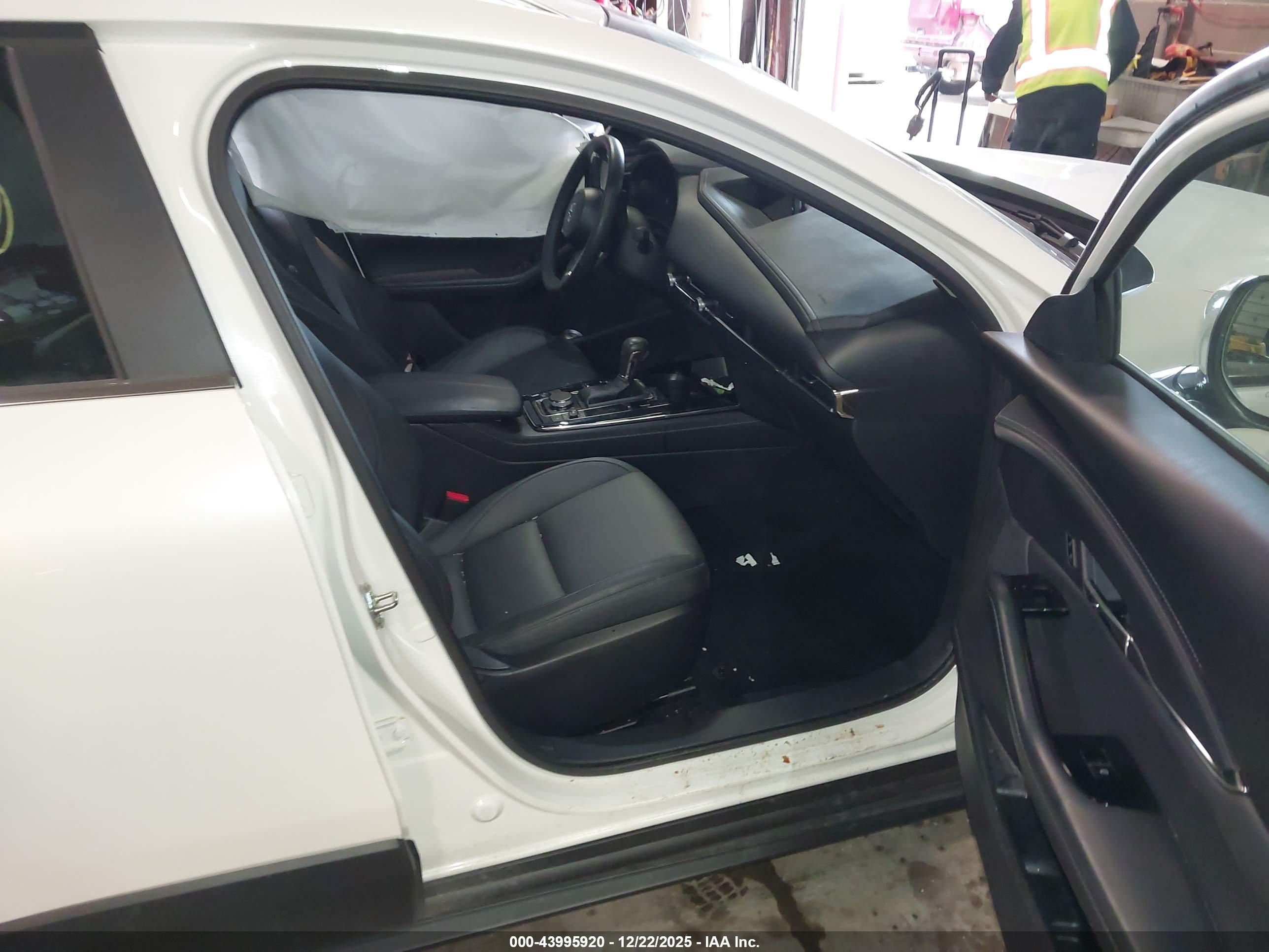 MAZDA CX-30 image 5