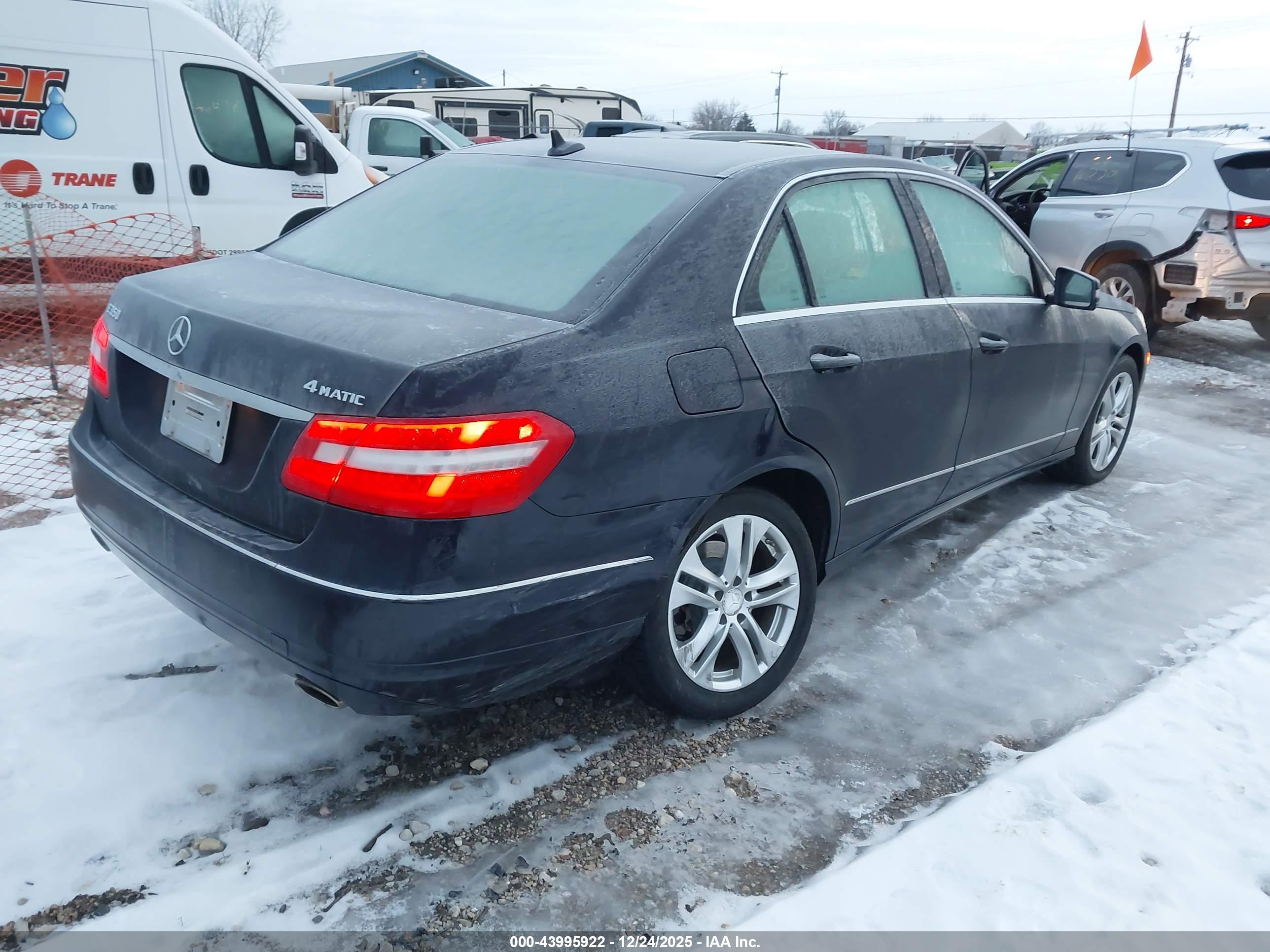MERCEDES-BENZ E image 4