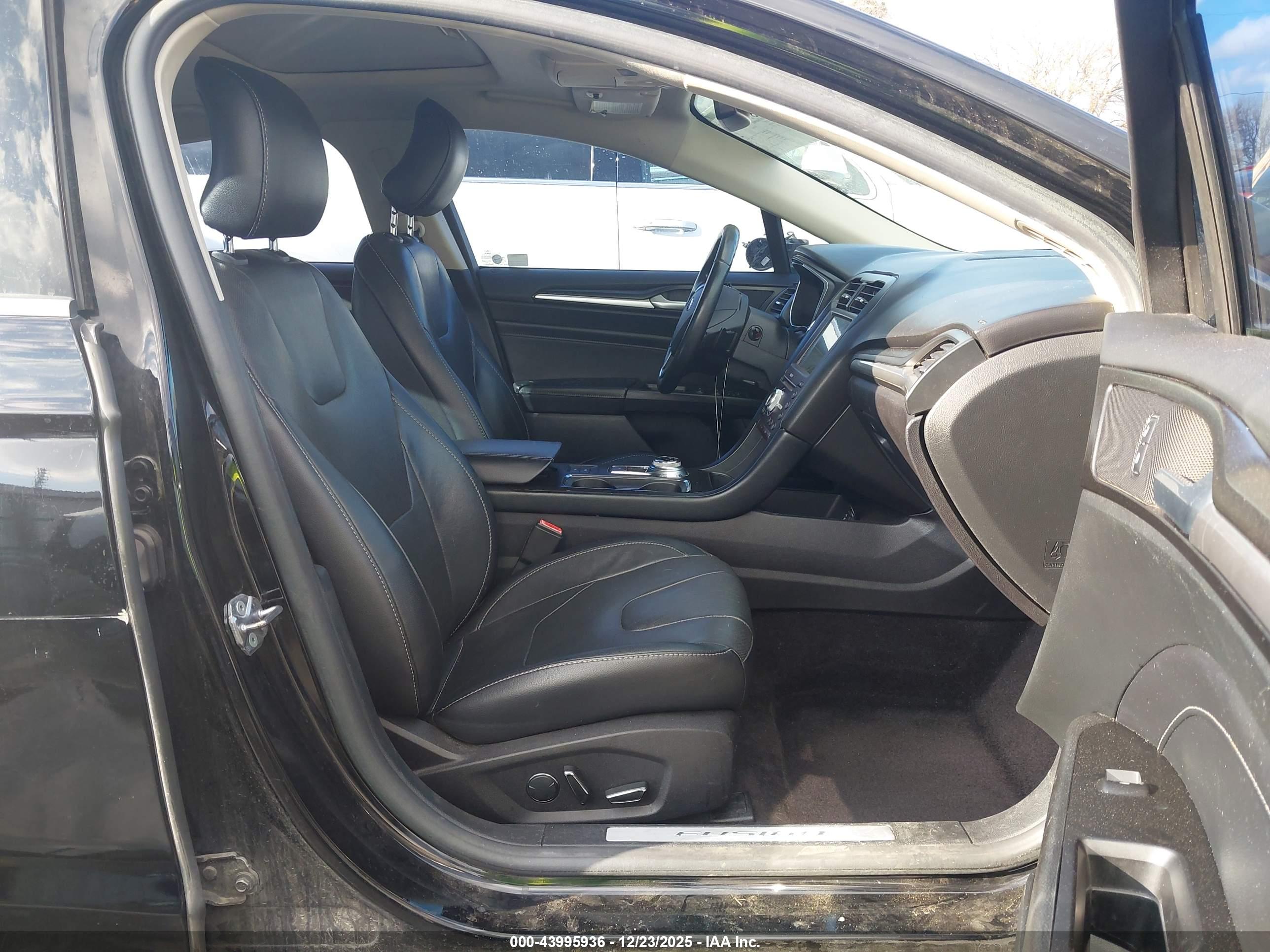 FORD FUSION image 5