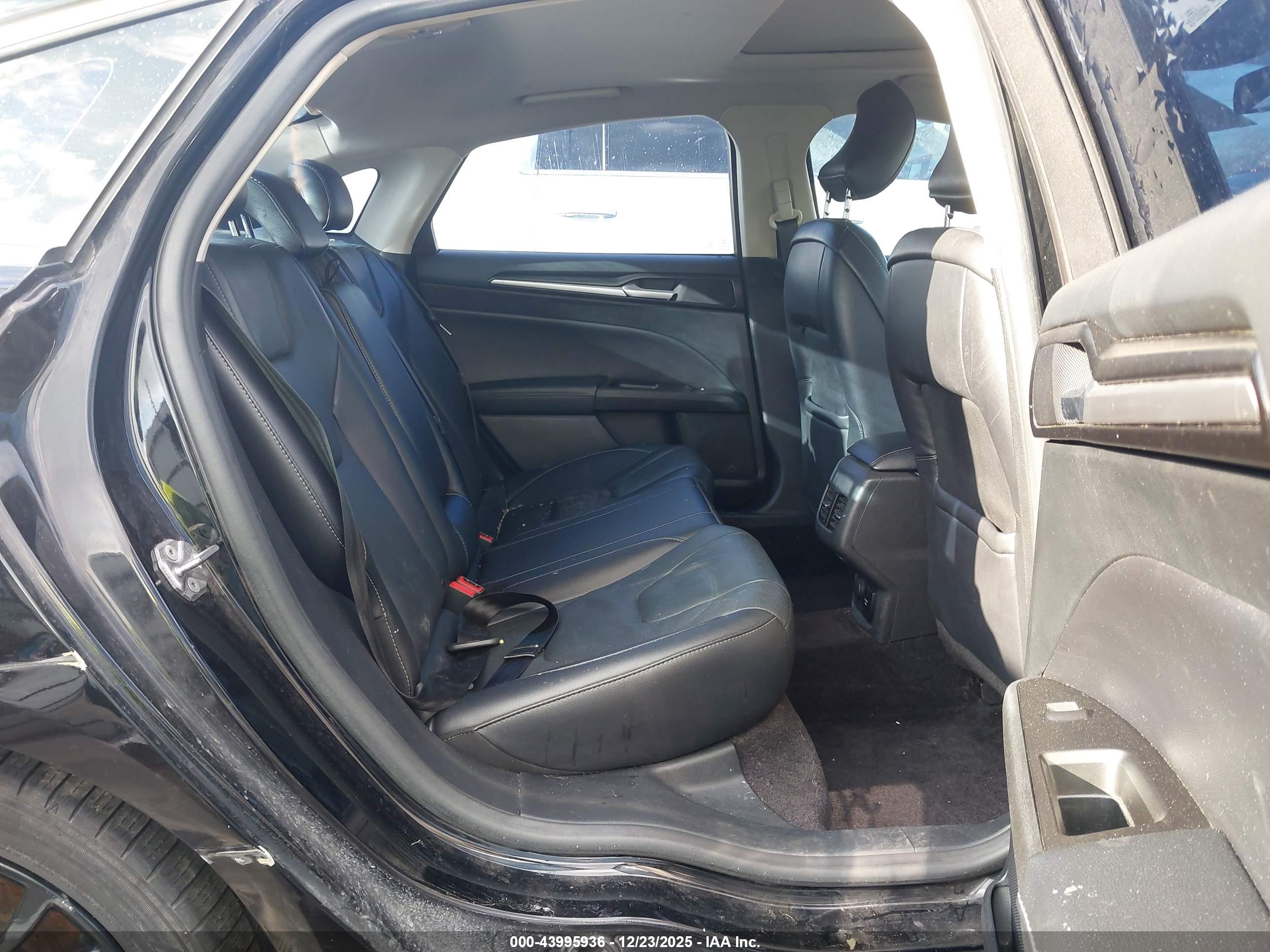 FORD FUSION image 8