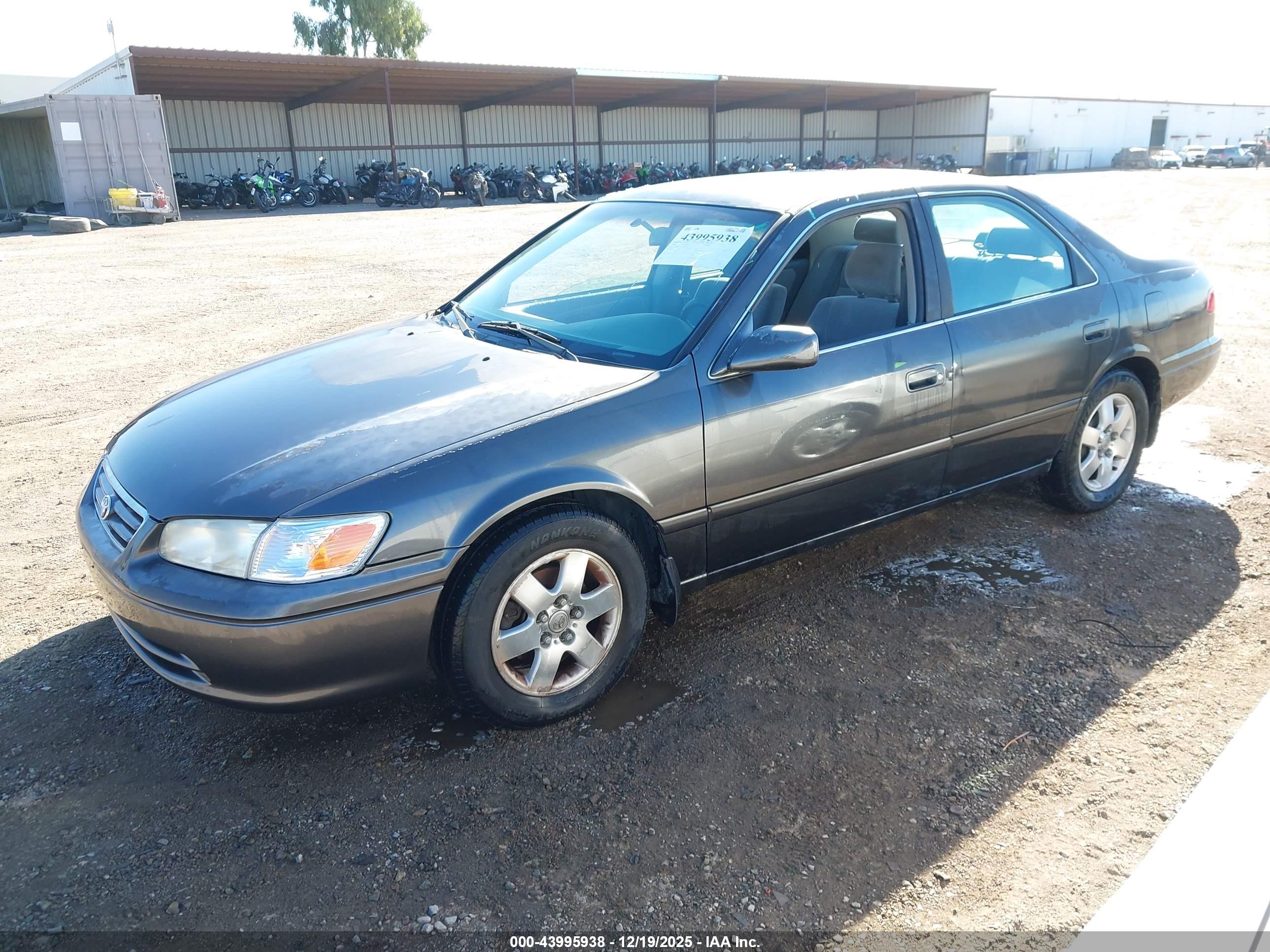 TOYOTA CAMRY image 2