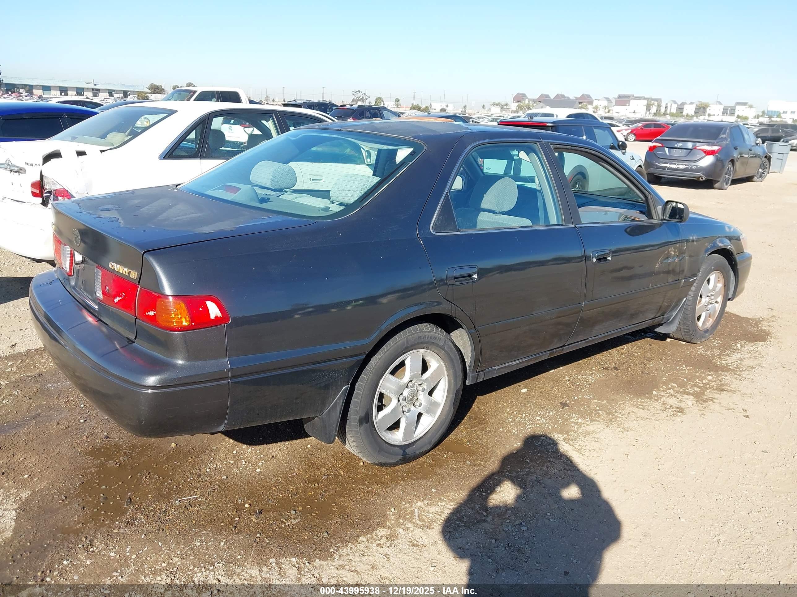 TOYOTA CAMRY image 4