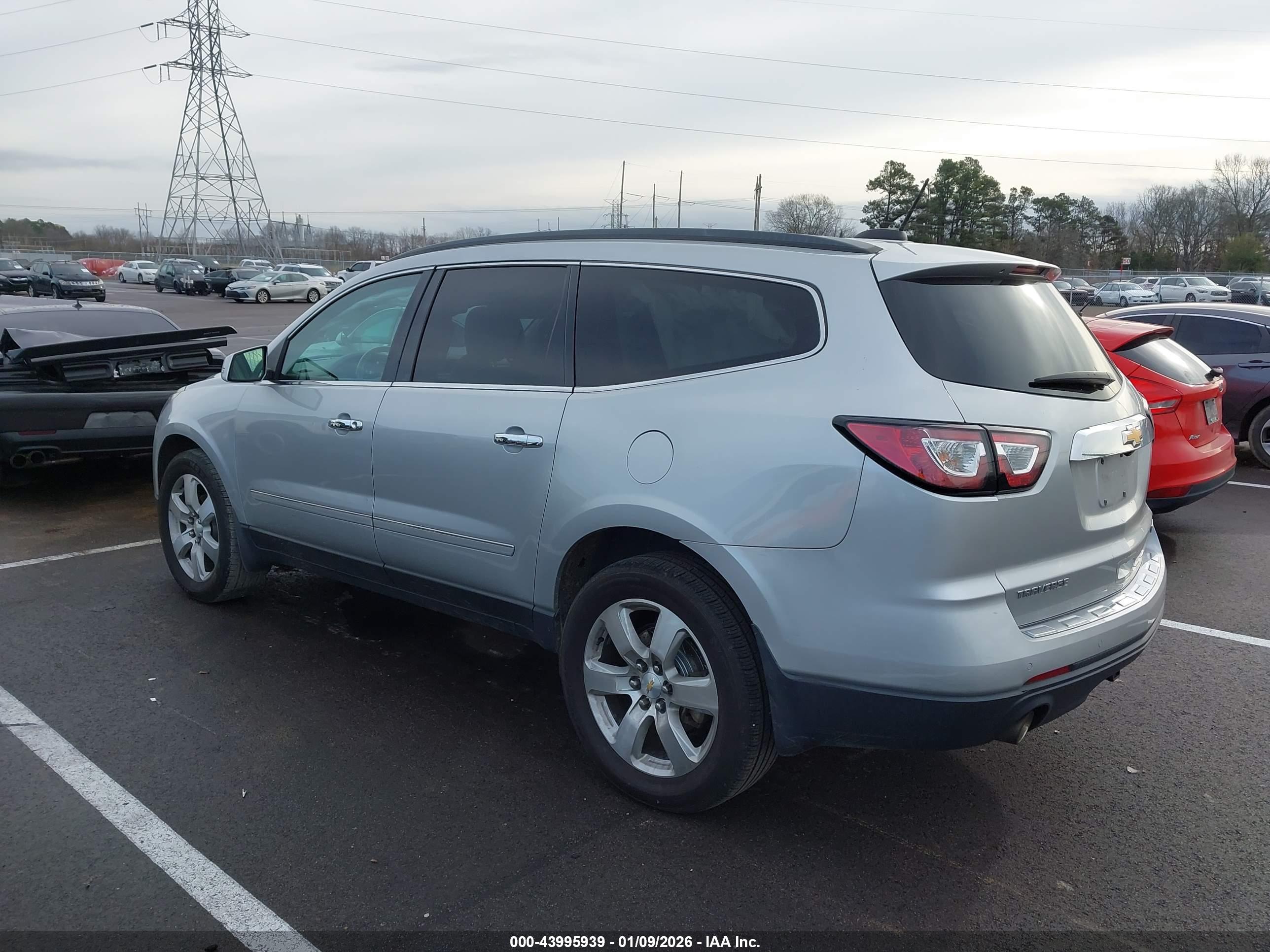 CHEVROLET TRAVERSE image 3