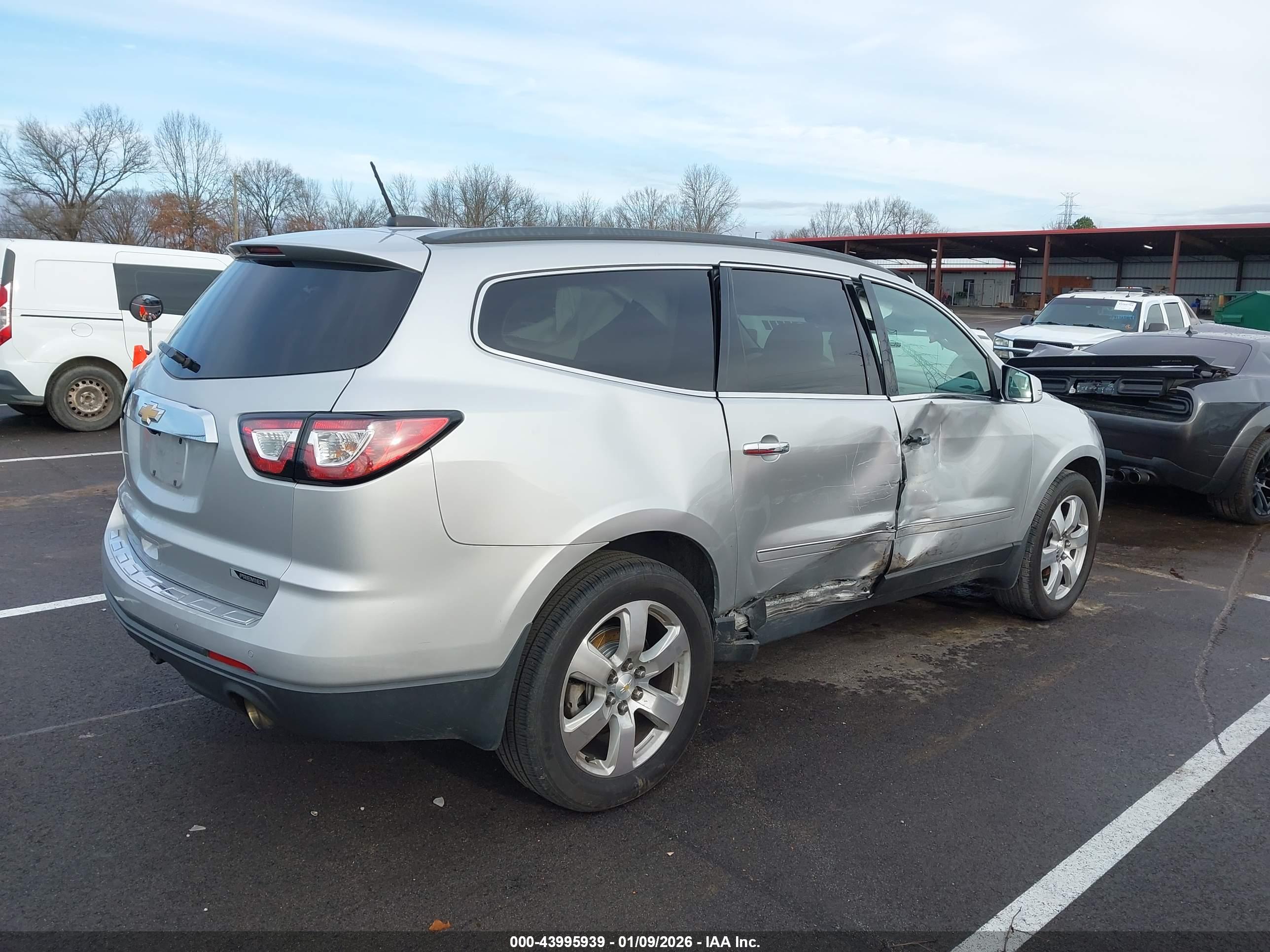 CHEVROLET TRAVERSE image 4
