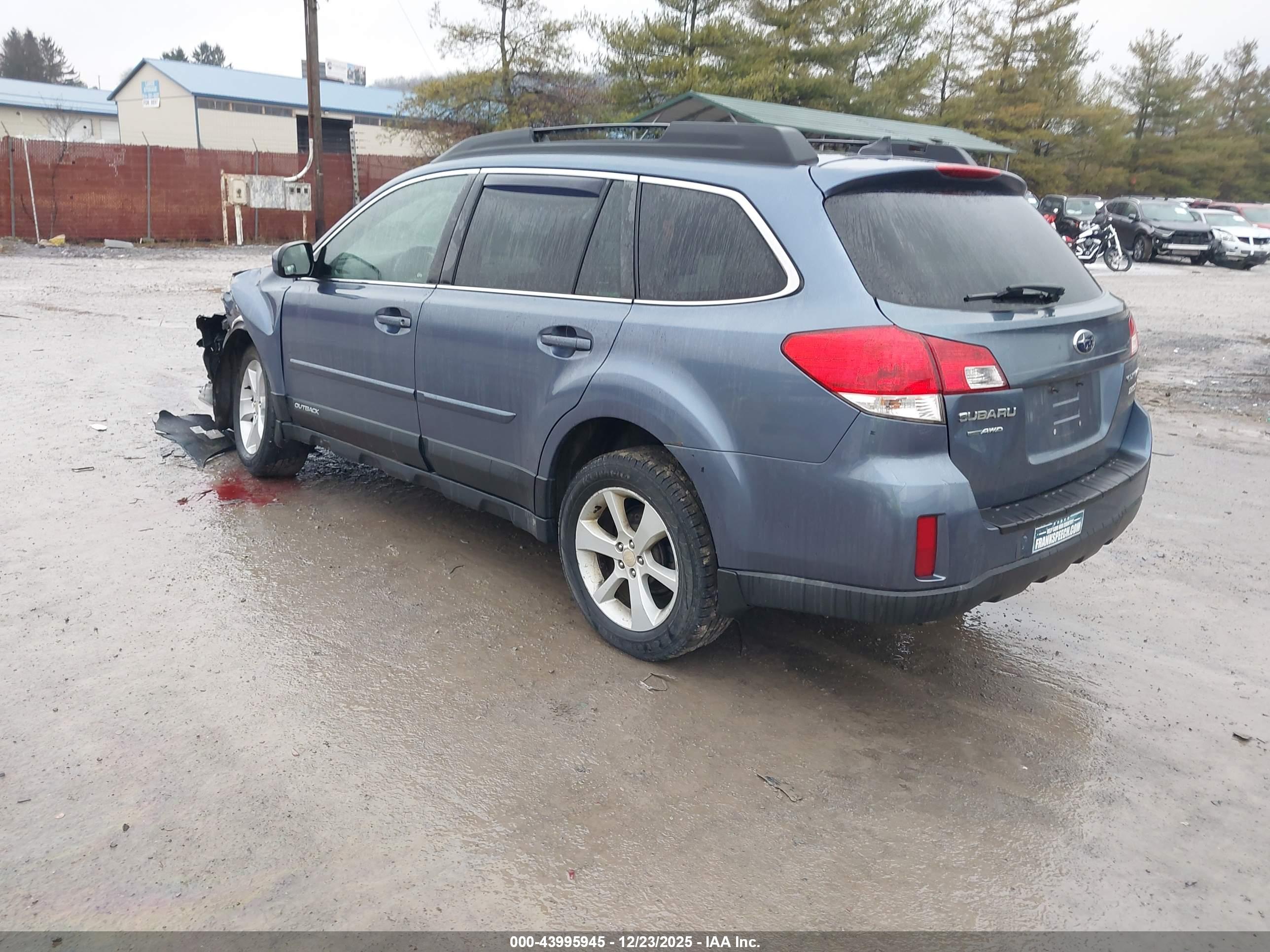 SUBARU OUTBACK image 3