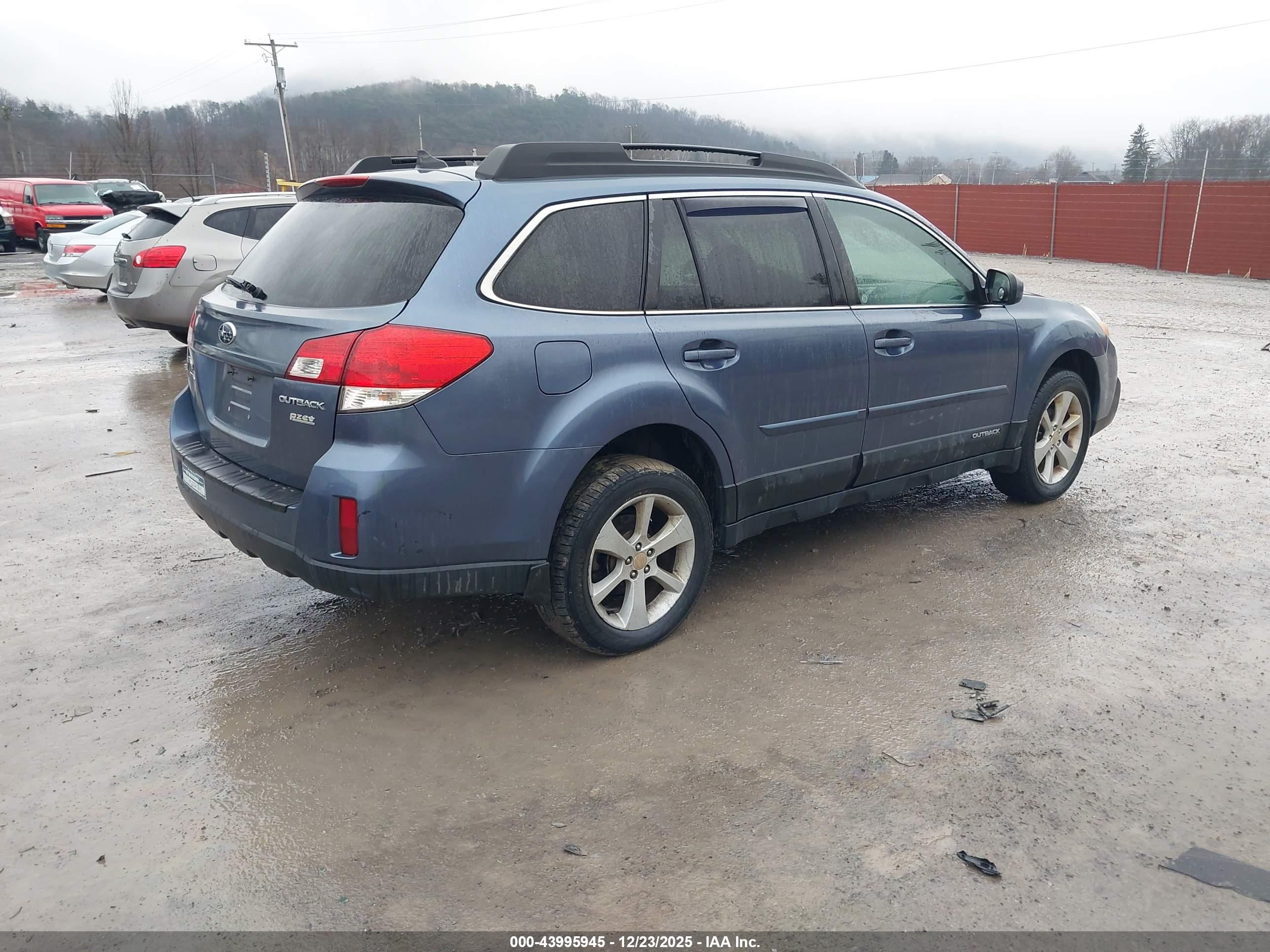 SUBARU OUTBACK image 4