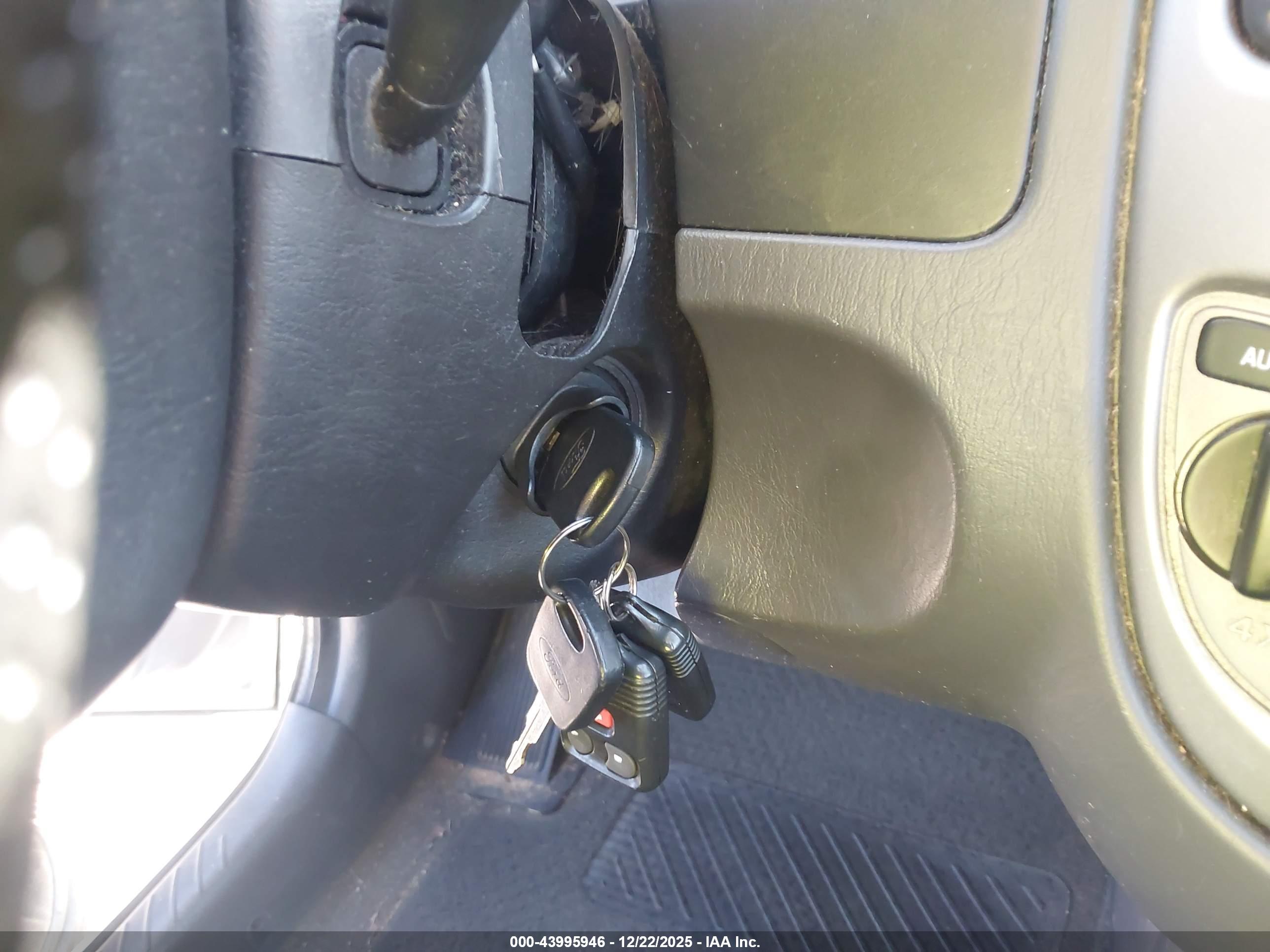 FORD ESCAPE image 11
