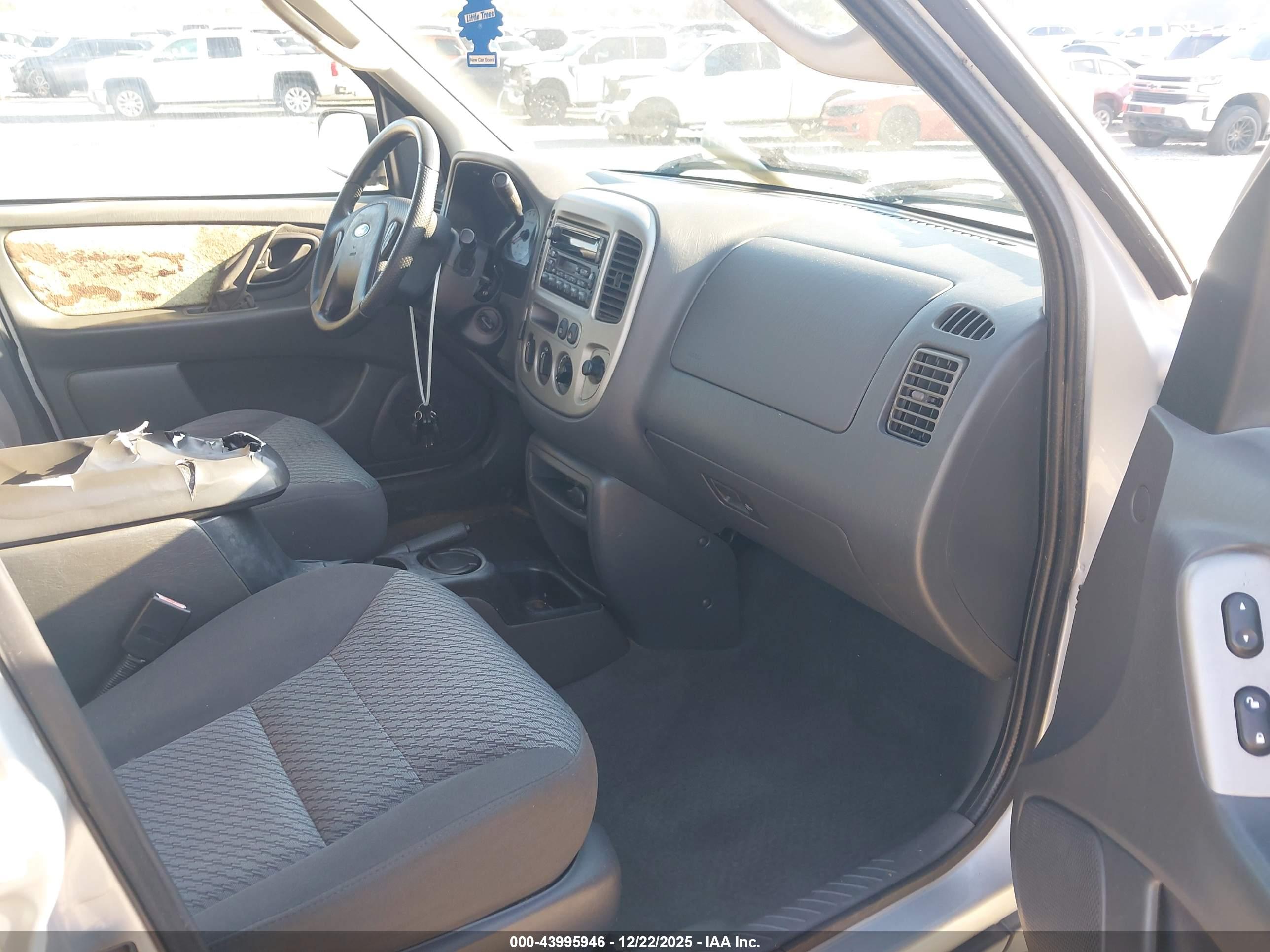FORD ESCAPE image 5