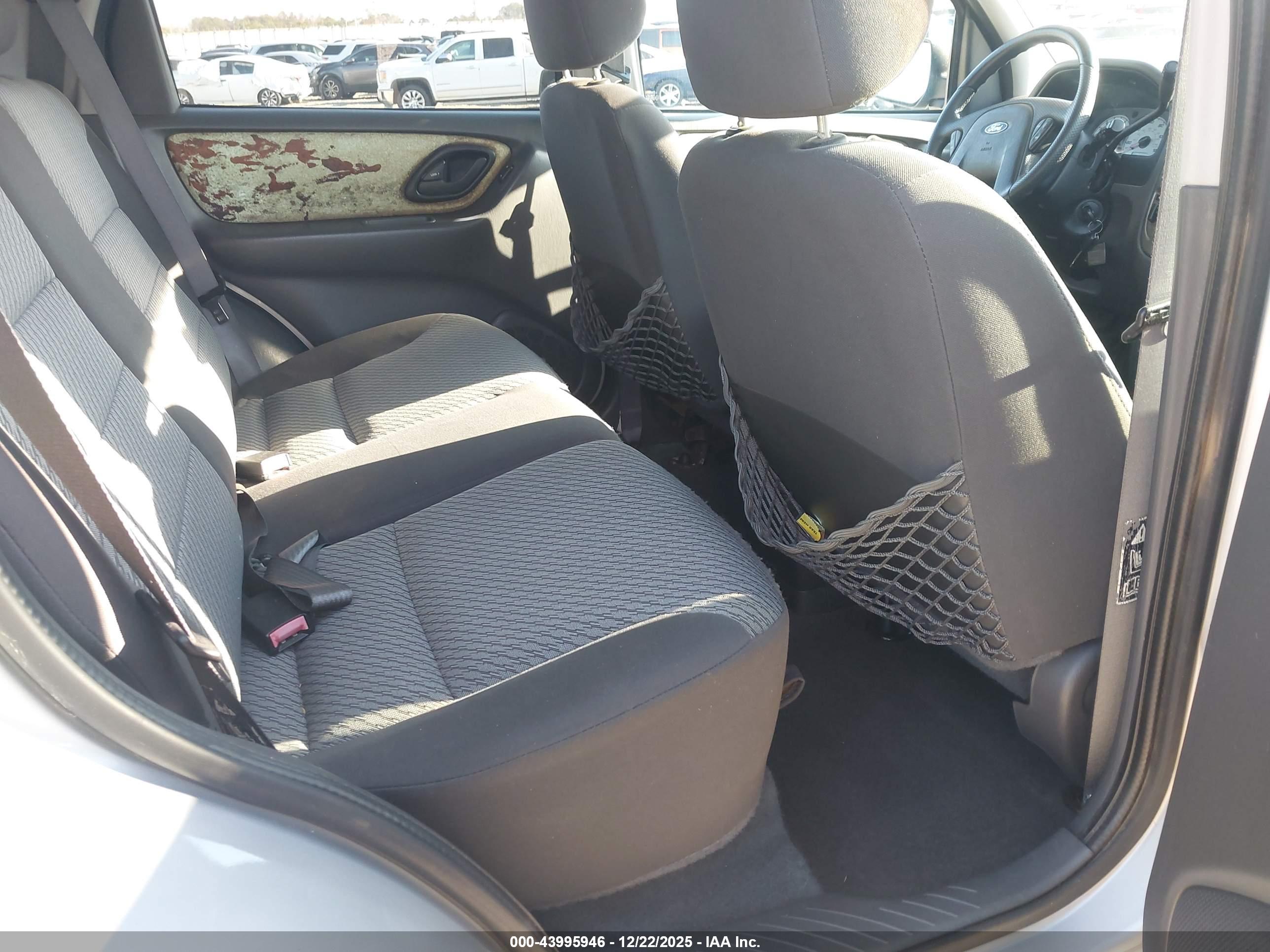 FORD ESCAPE image 8