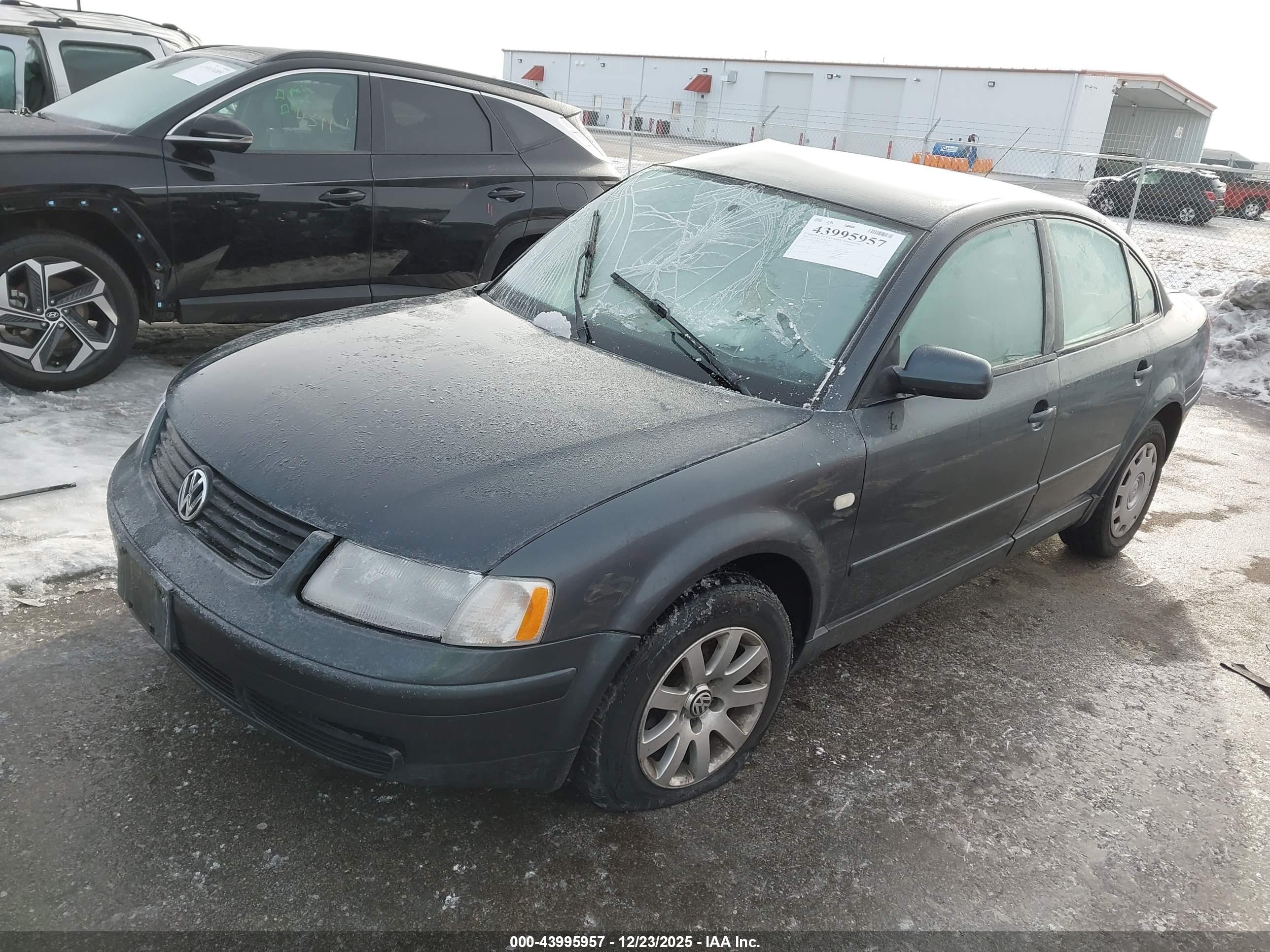 VOLKSWAGEN PASSAT image 2