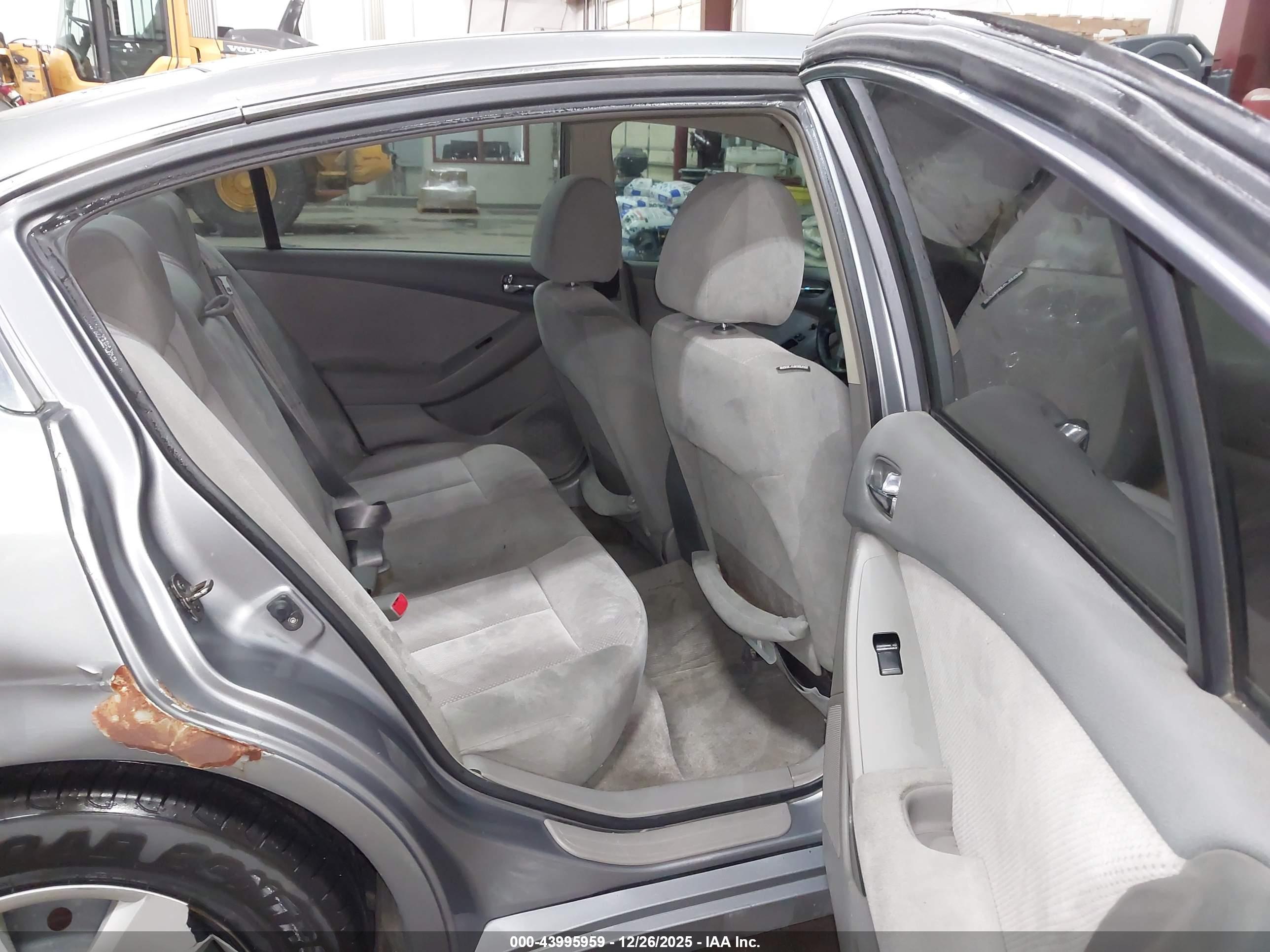NISSAN ALTIMA image 8