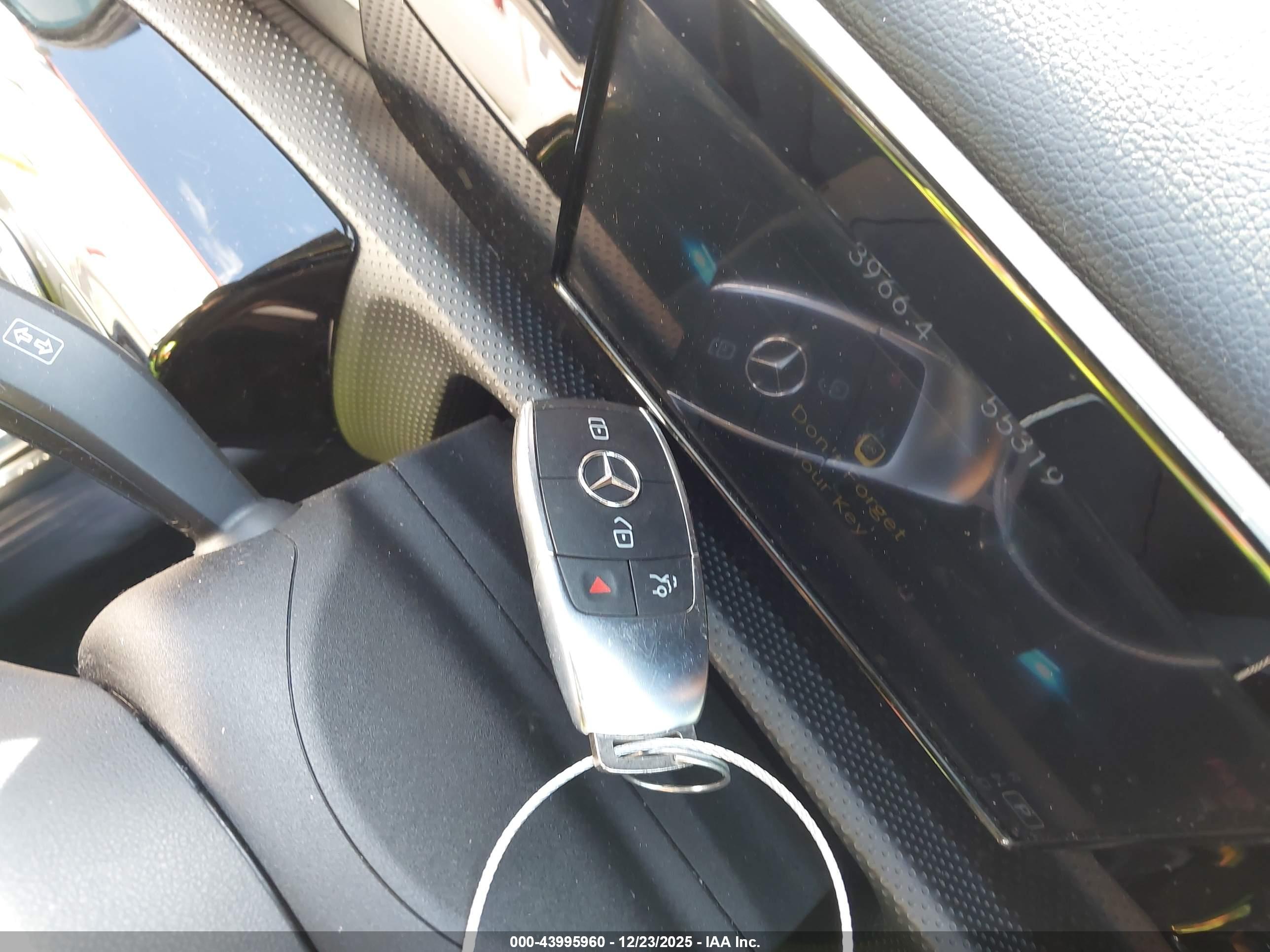 MERCEDES-BENZ A image 11