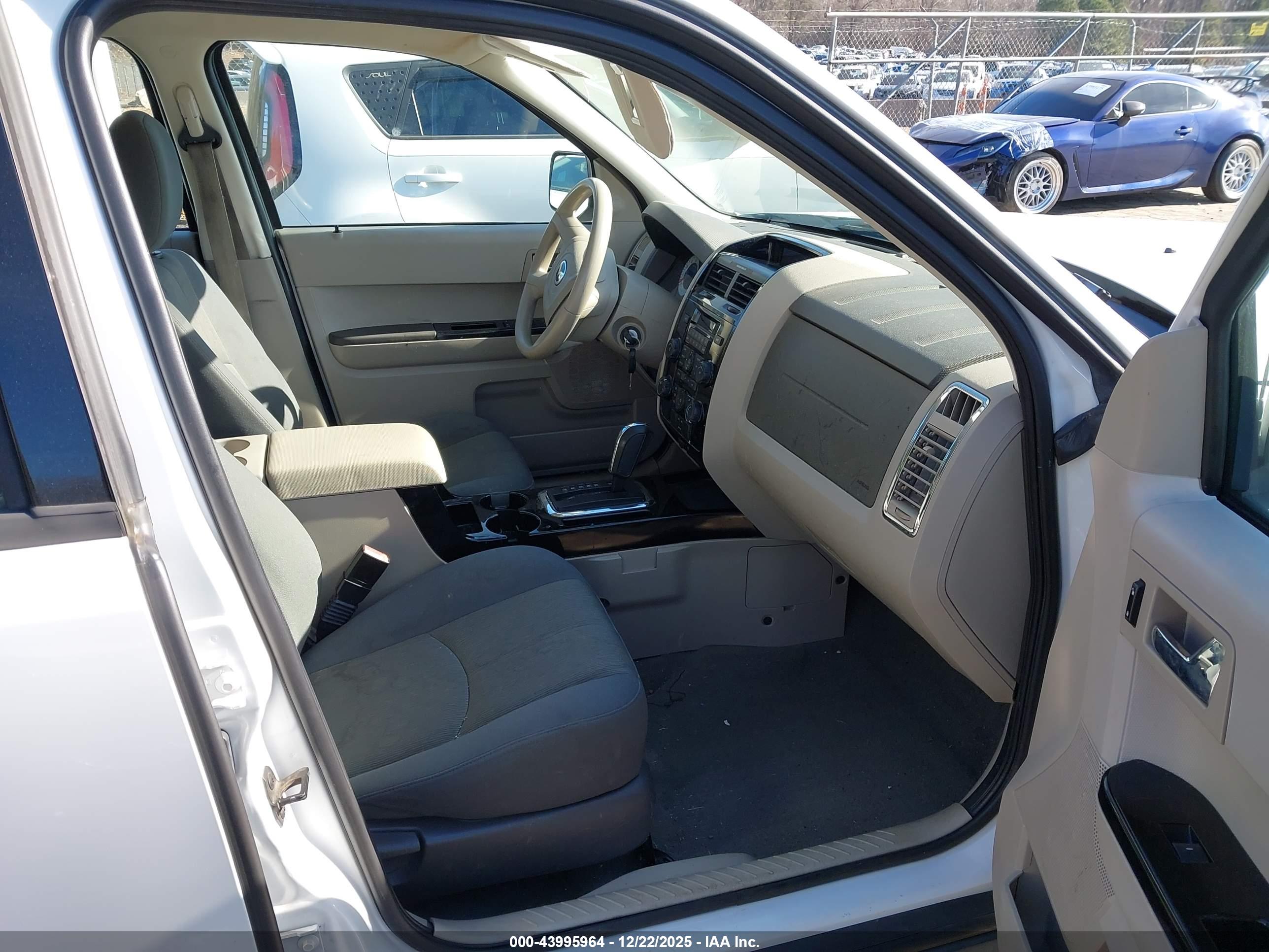 MAZDA TRIBUTE image 5