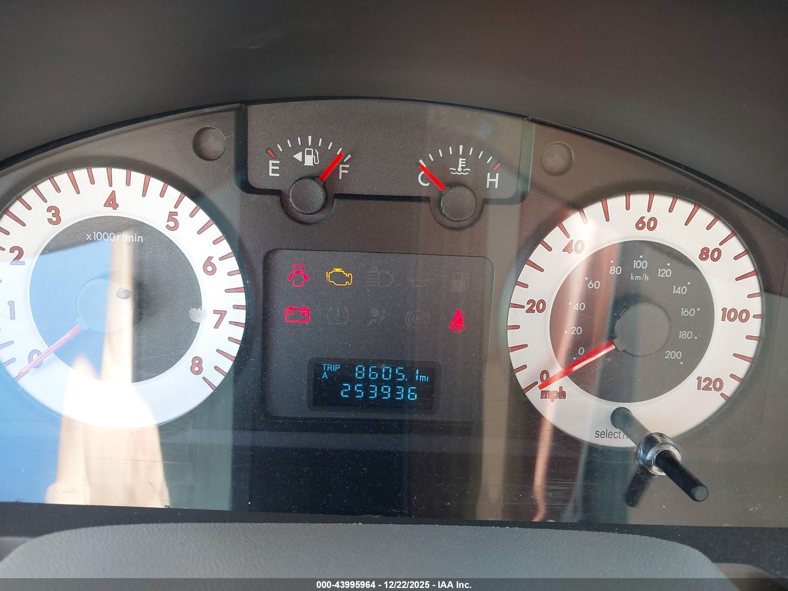 MAZDA TRIBUTE image 7