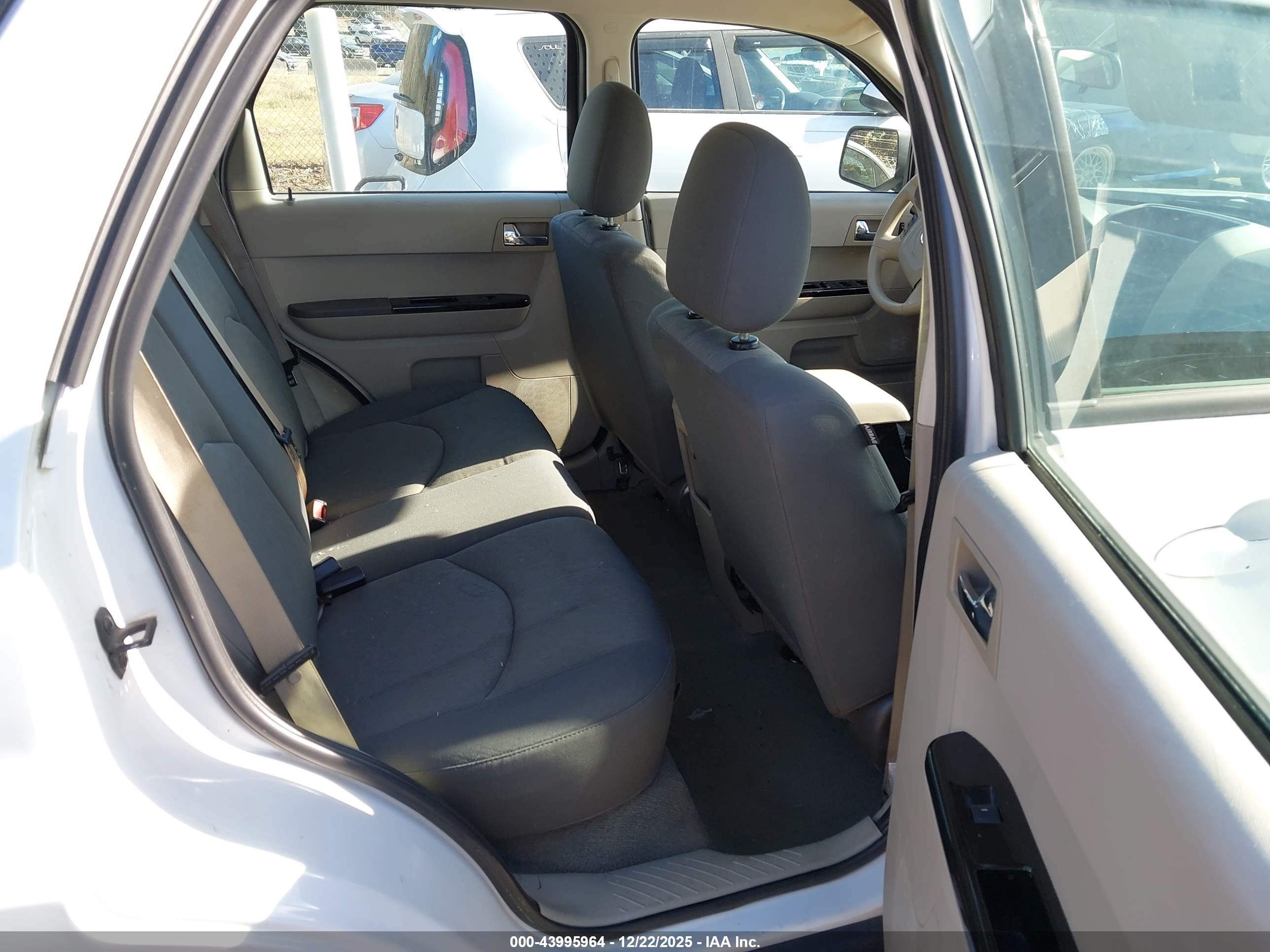 MAZDA TRIBUTE image 8