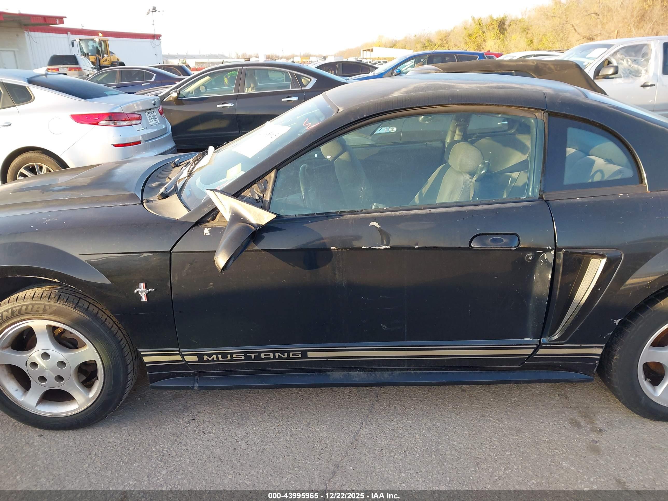 FORD MUSTANG image 6