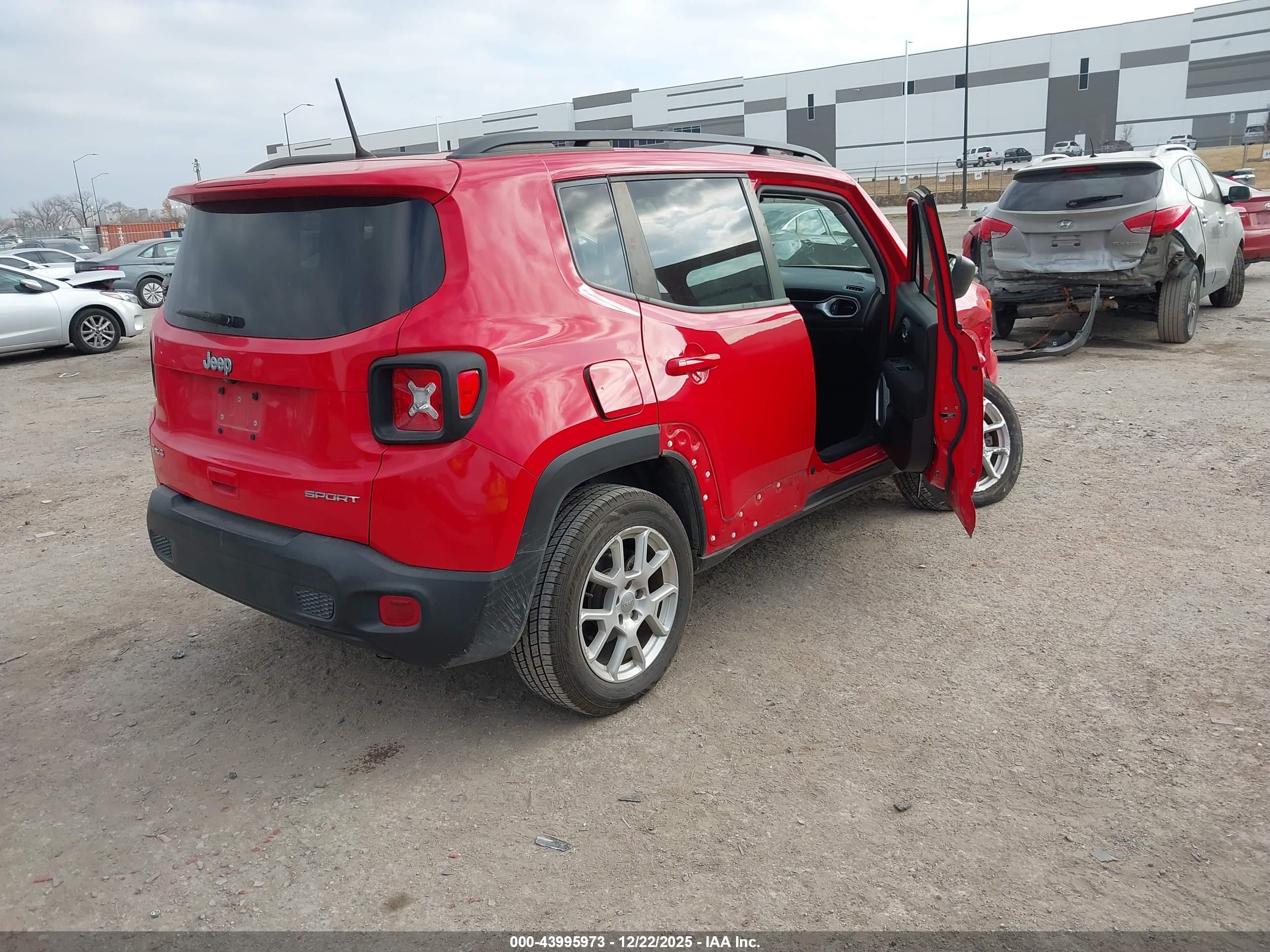 JEEP RENEGADE image 4