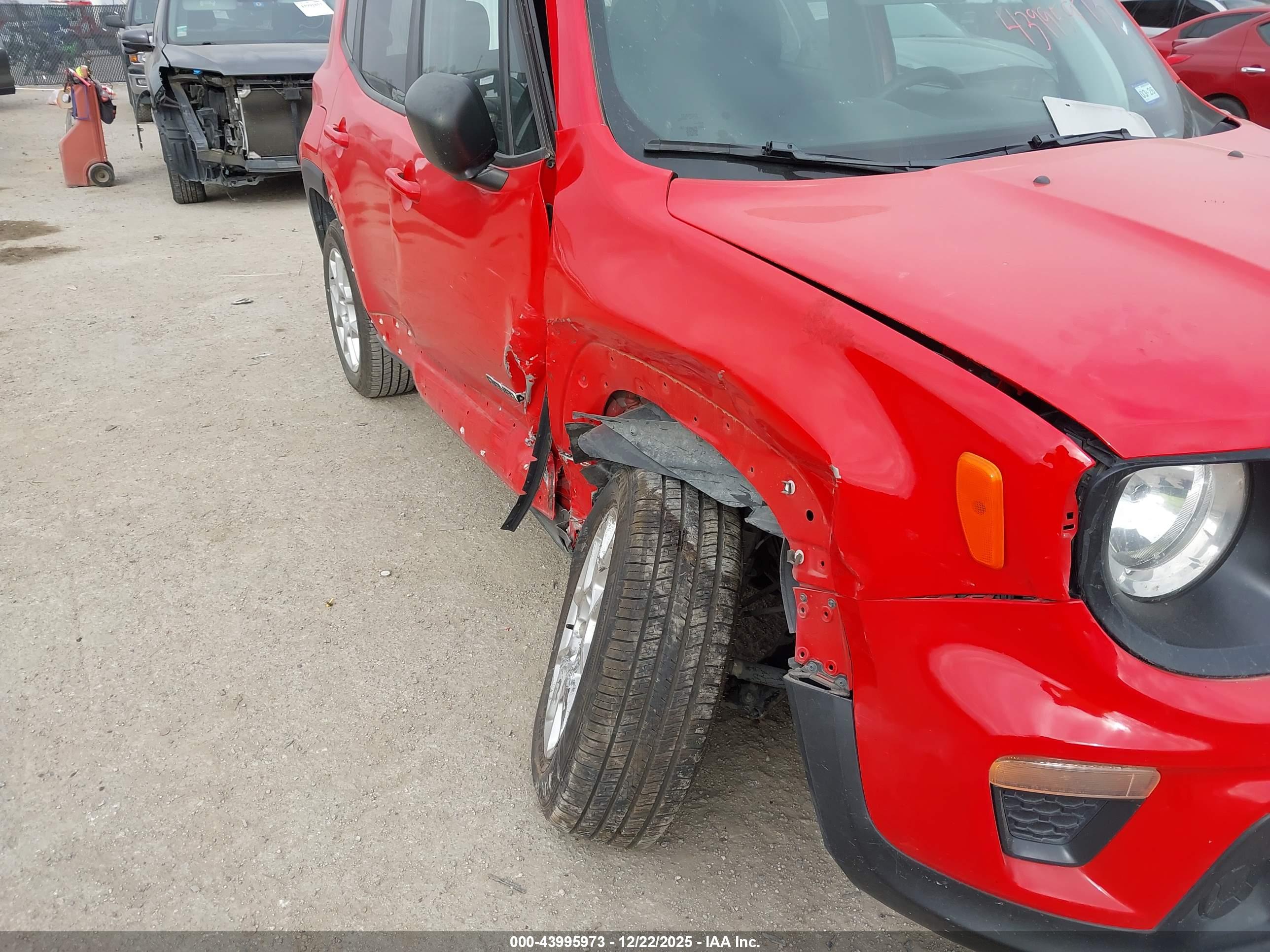 JEEP RENEGADE image 6