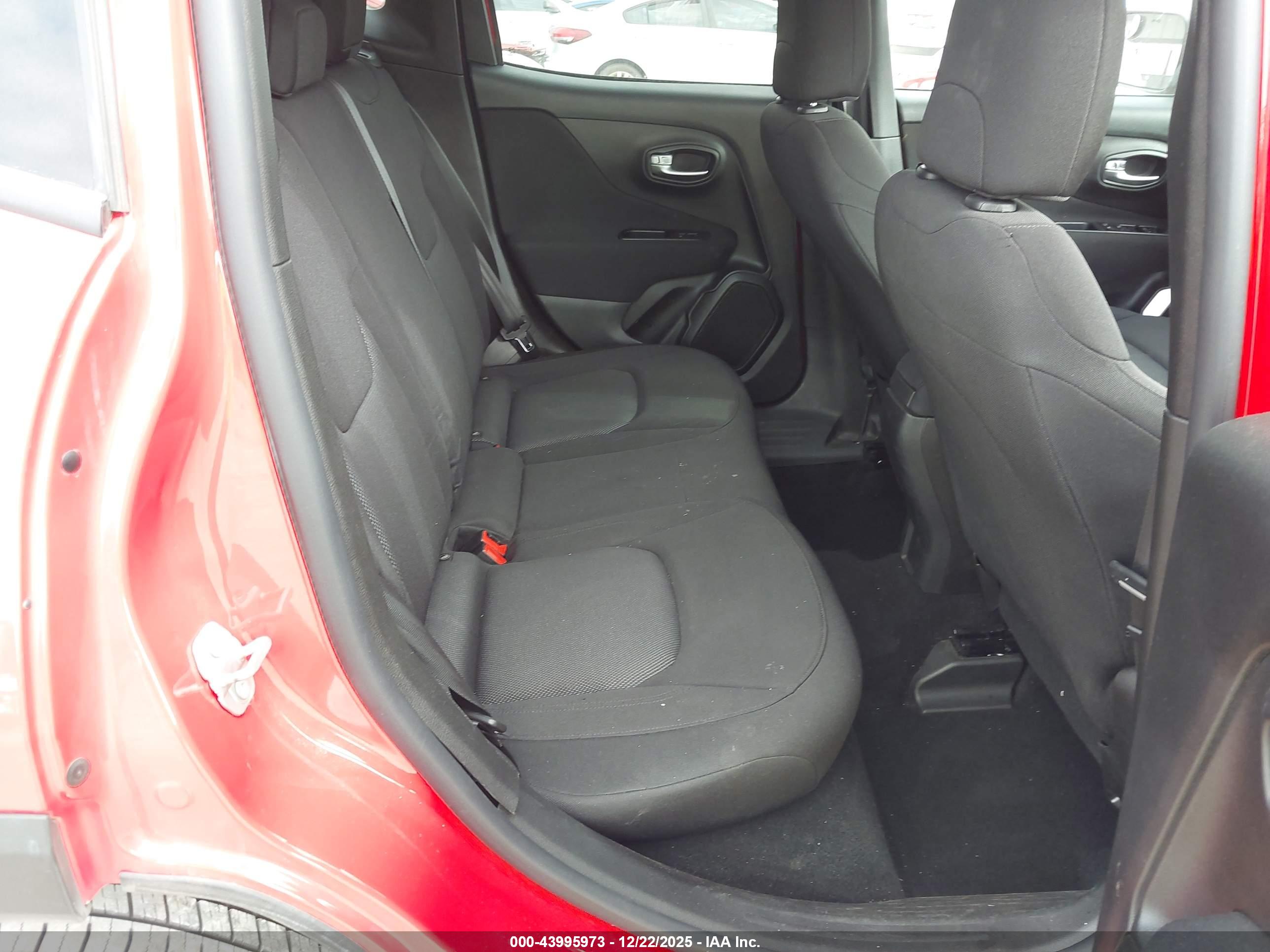 JEEP RENEGADE image 8