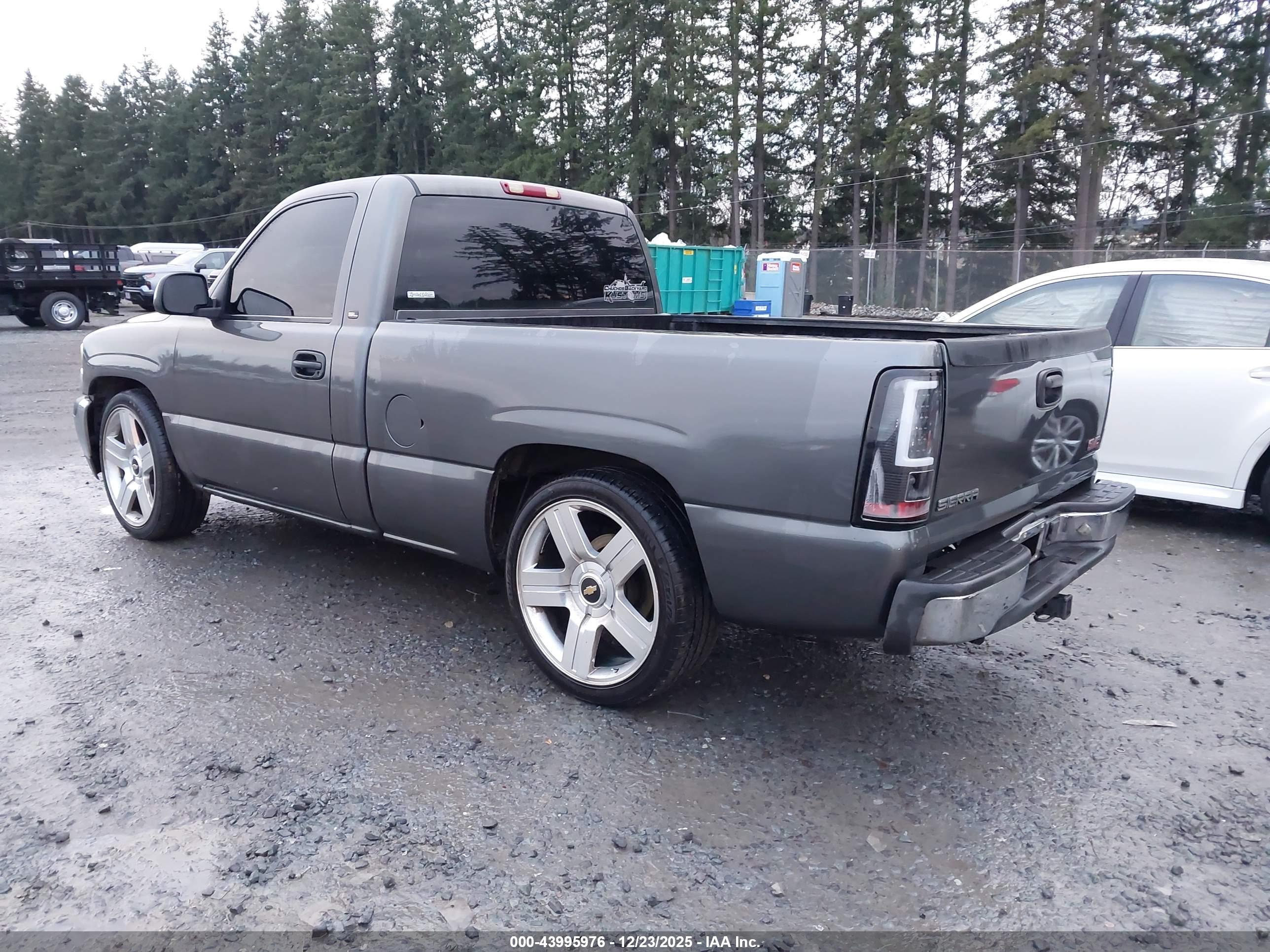 GMC SIERRA image 3