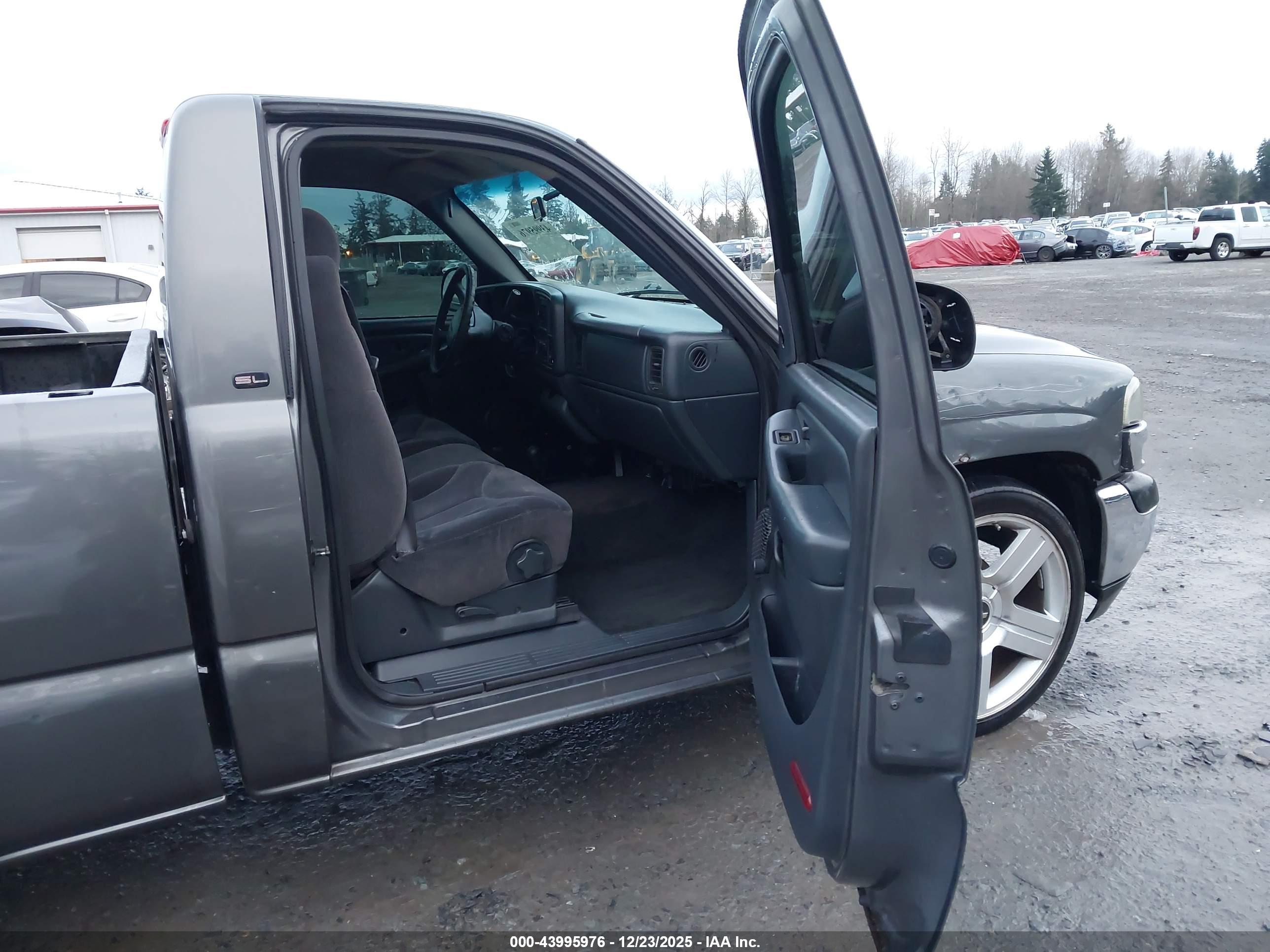 GMC SIERRA image 5