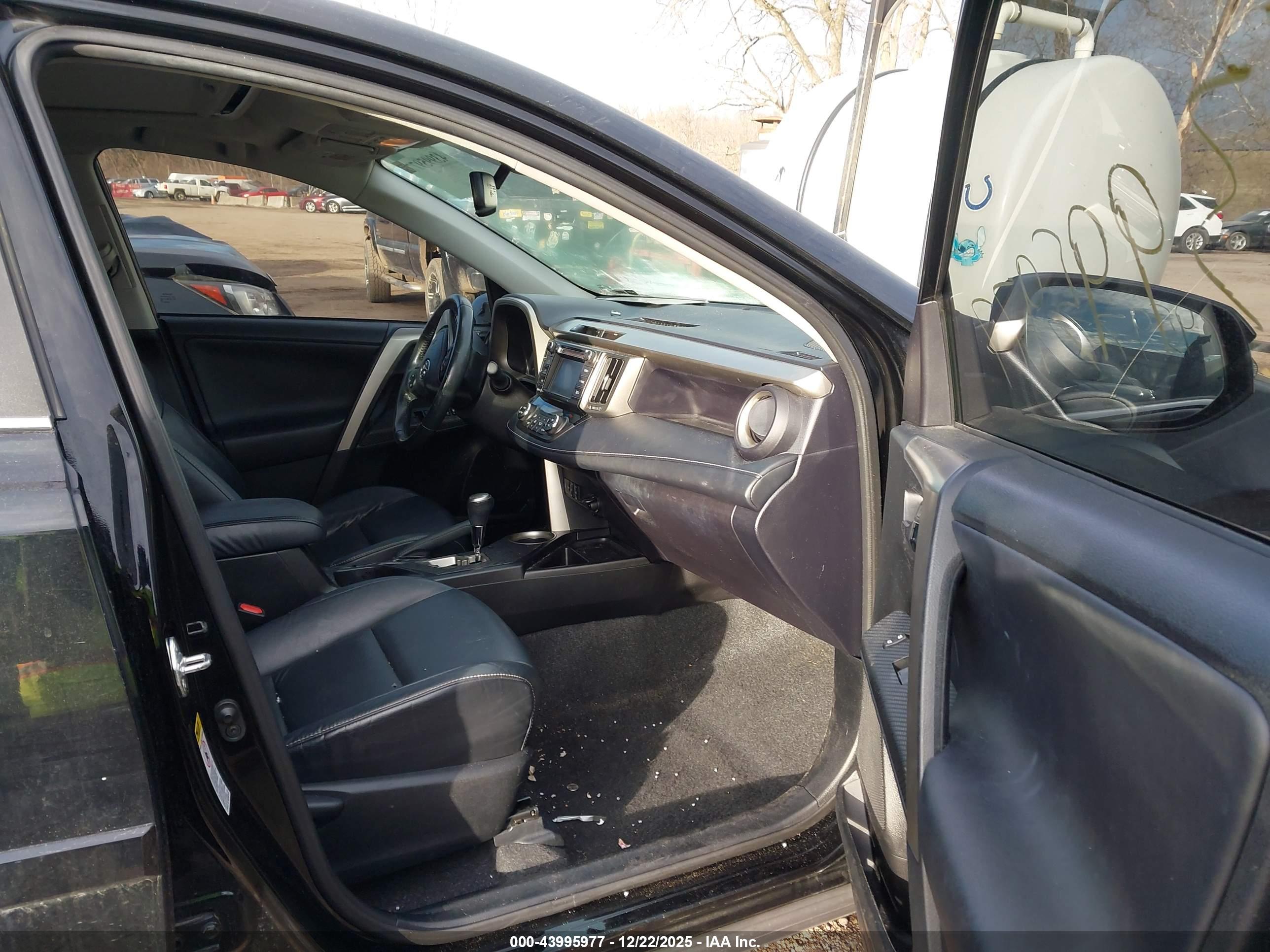 TOYOTA RAV4 image 5