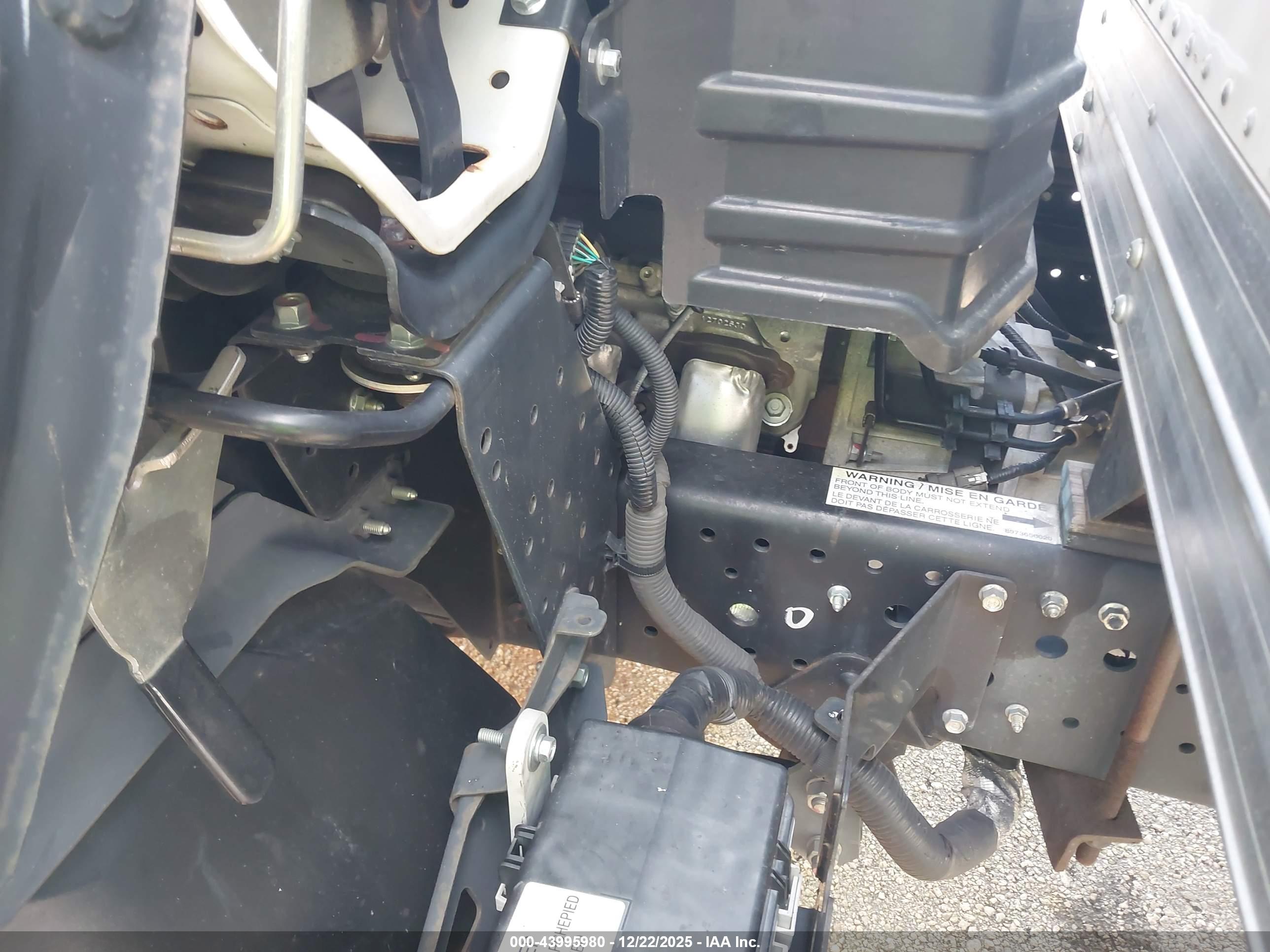 ISUZU NPR image 10