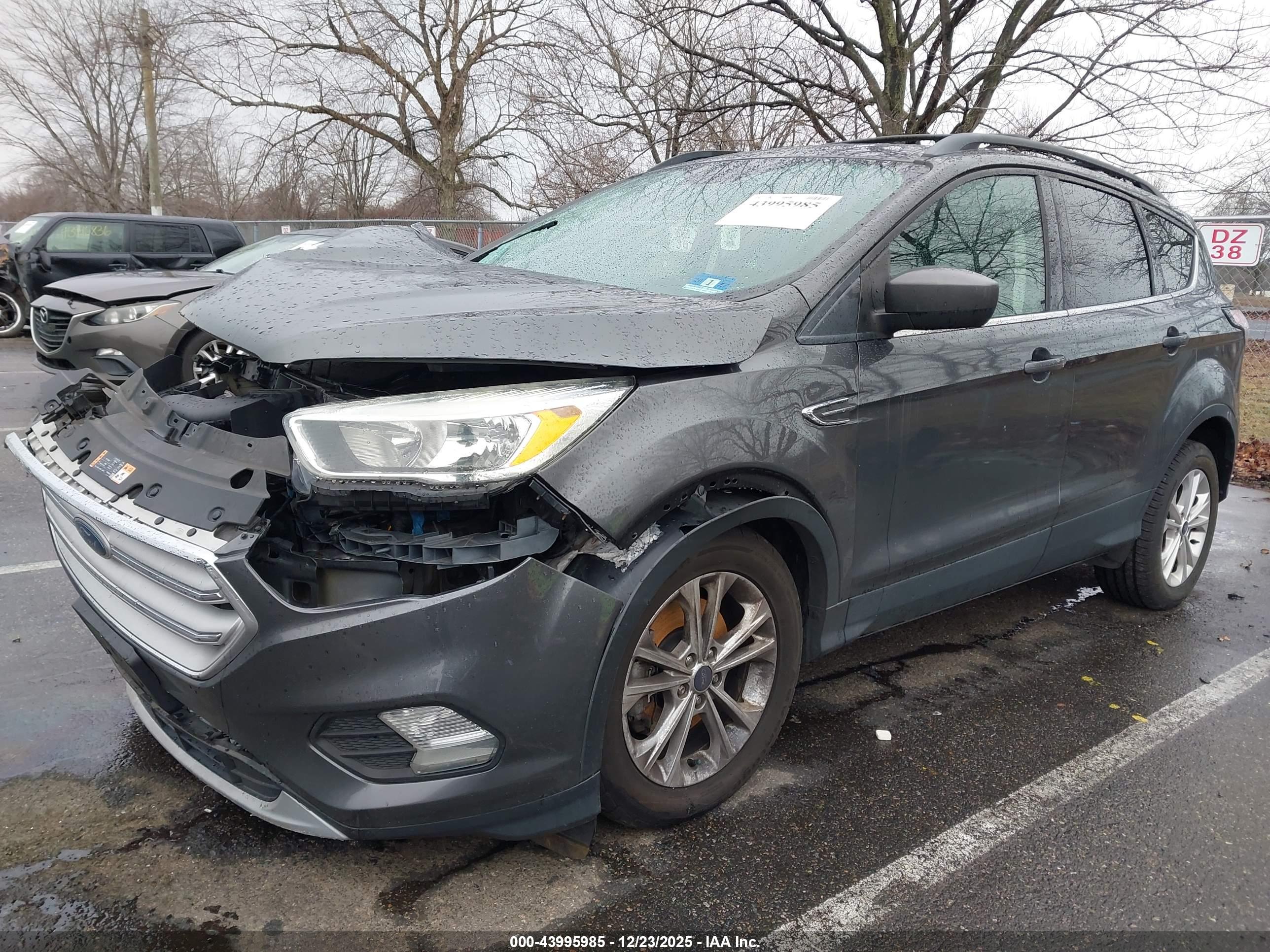 FORD ESCAPE image 2
